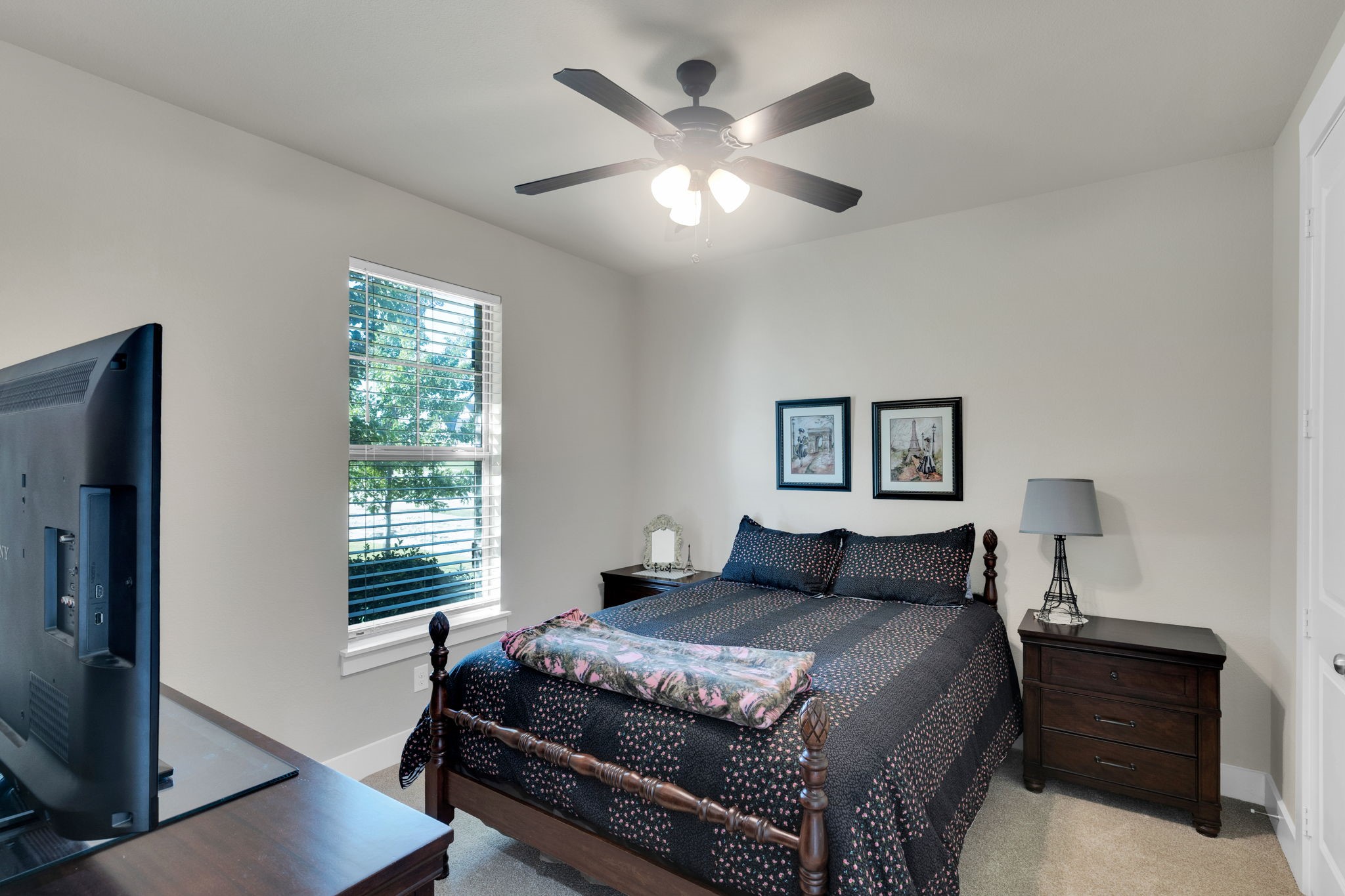 811 San Saba E