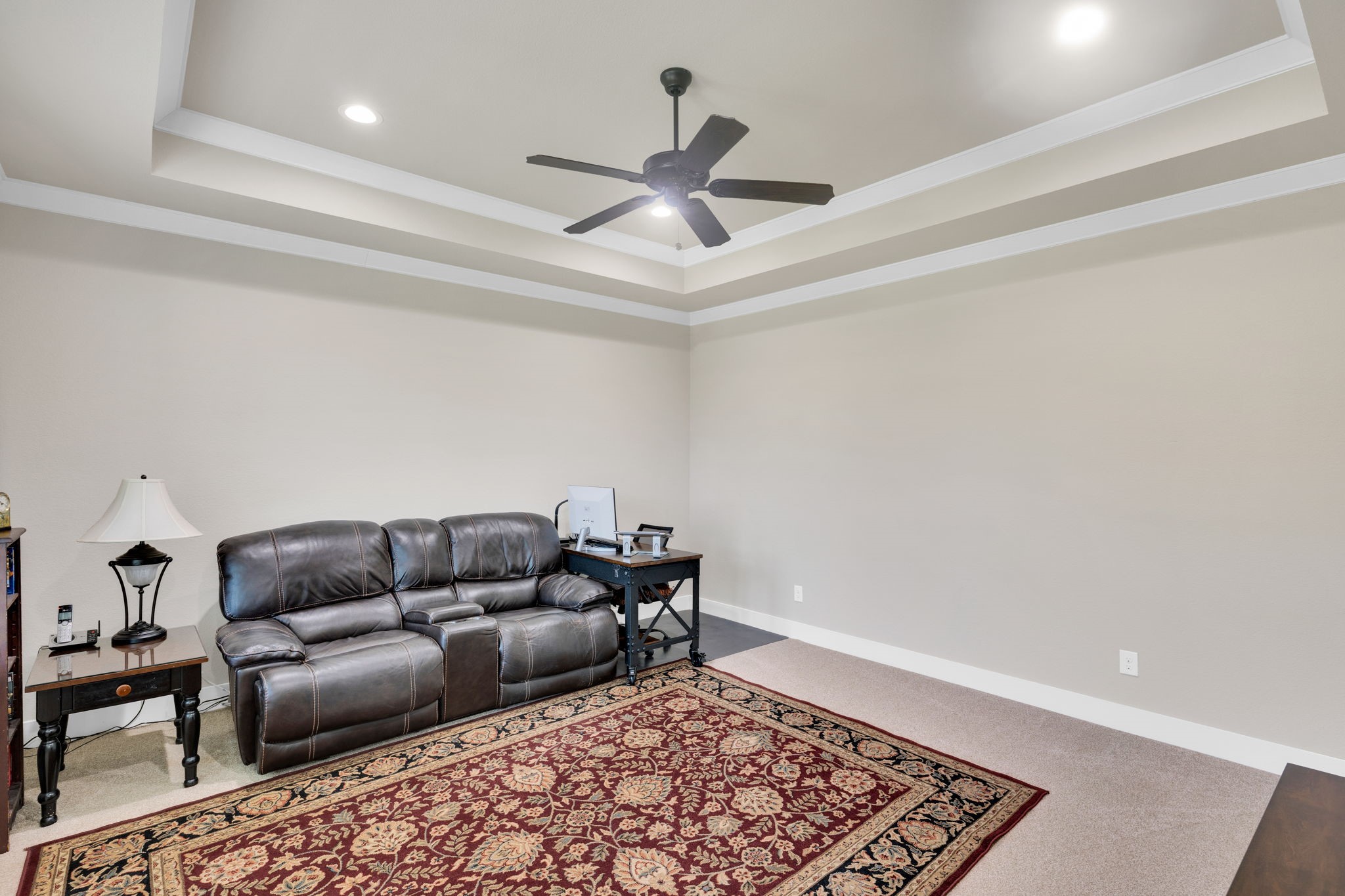 811 San Saba E
