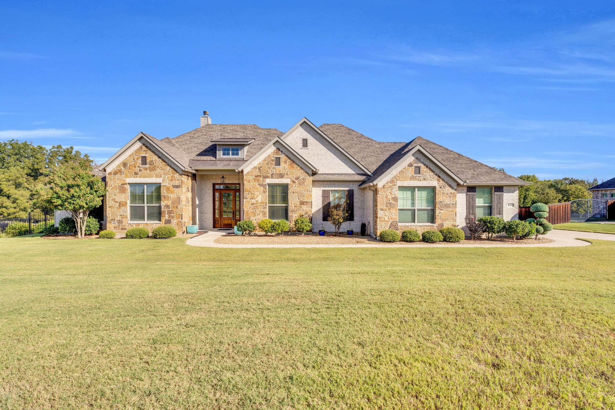 811 San Saba E