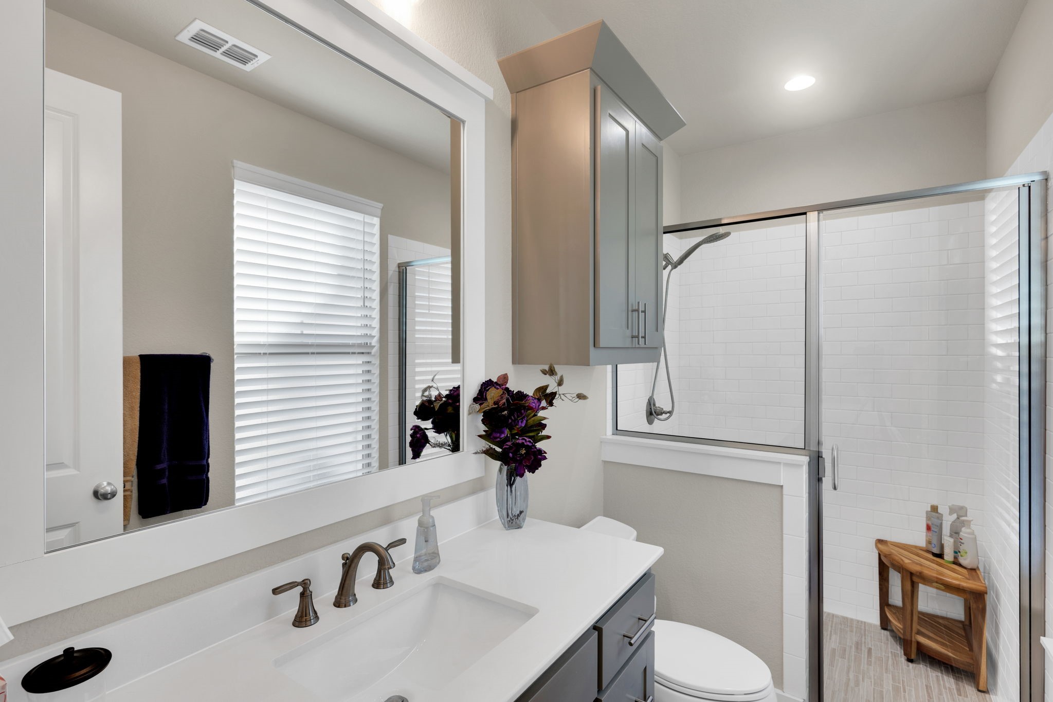 811 San Saba E