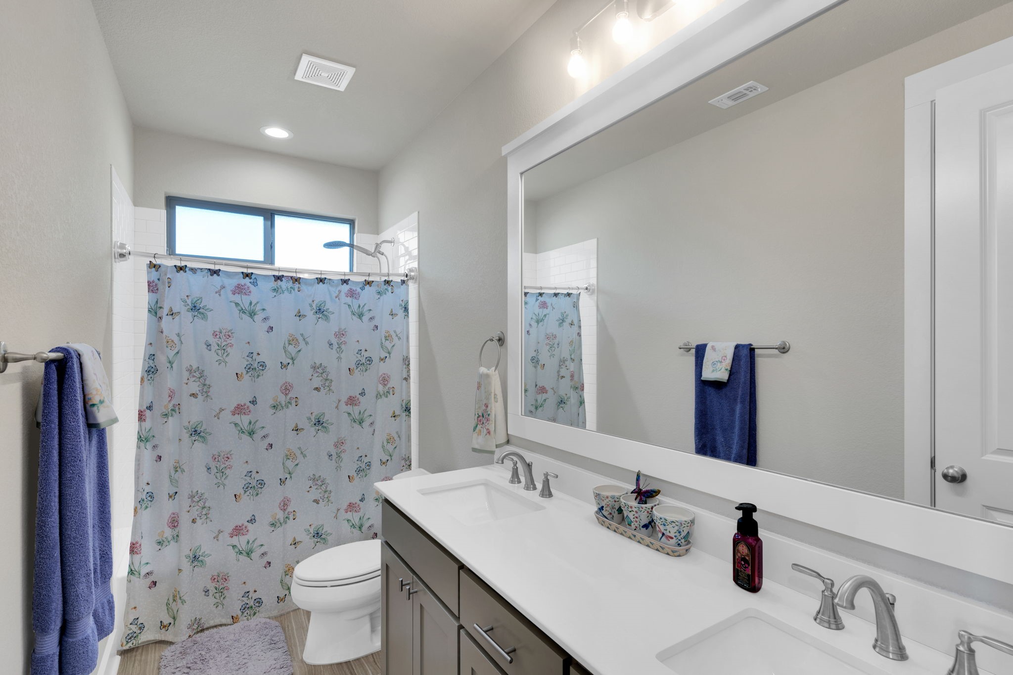811 San Saba E