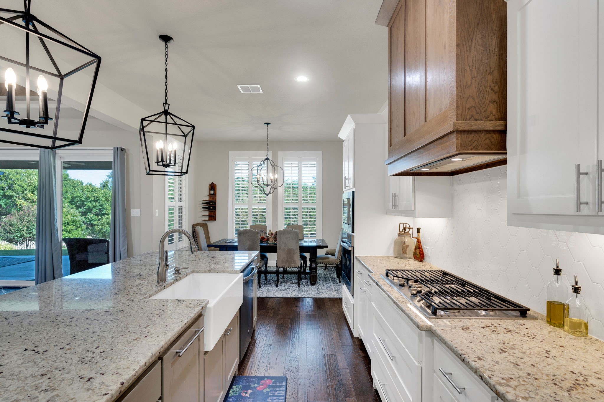 811 San Saba E