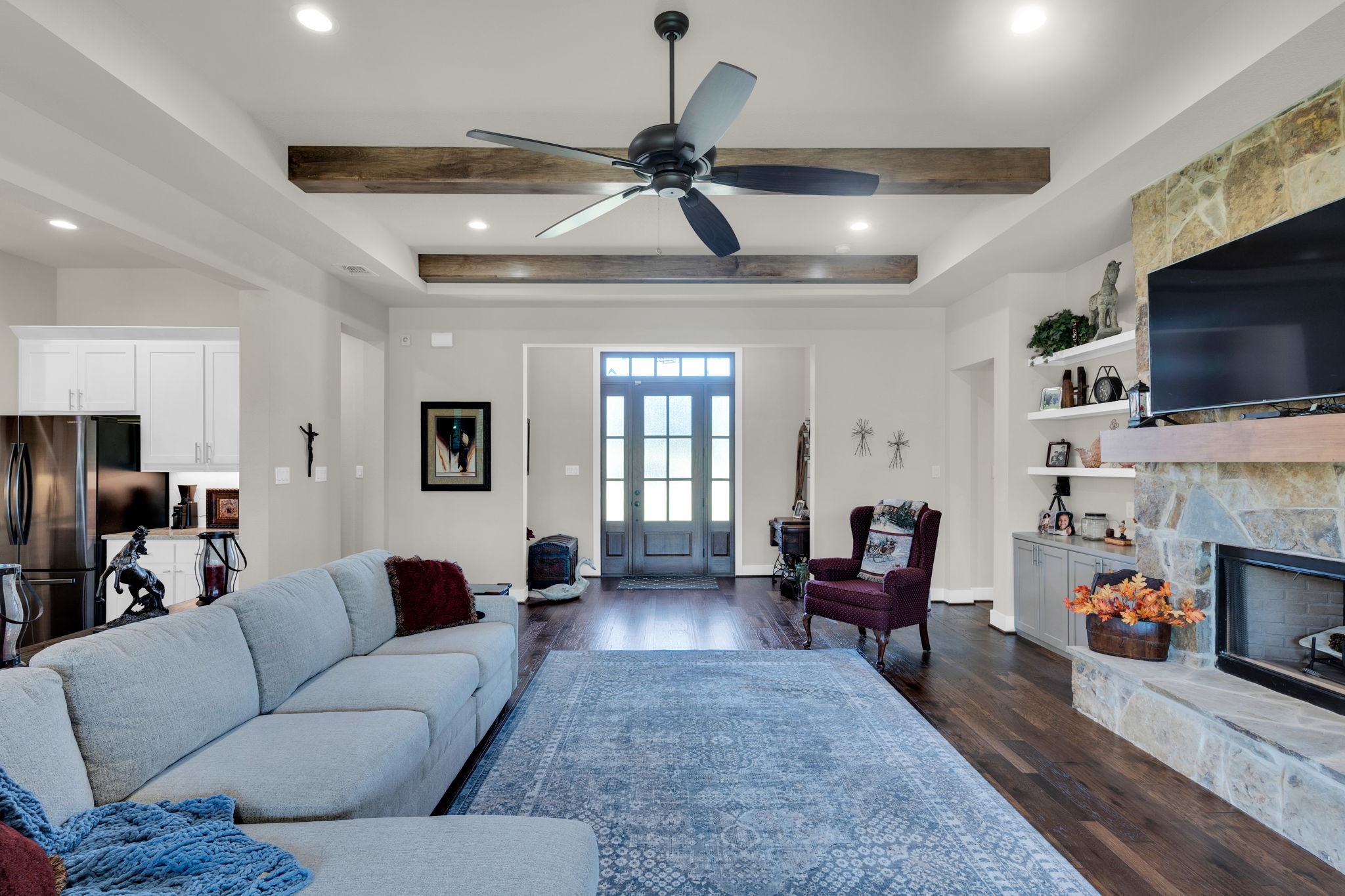 811 San Saba E
