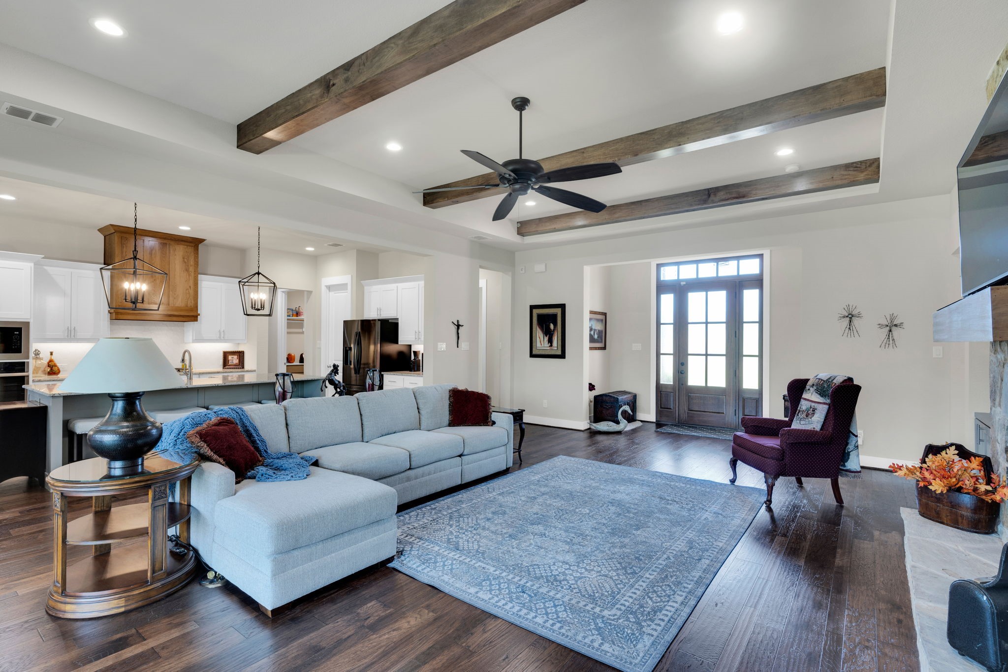 811 San Saba E