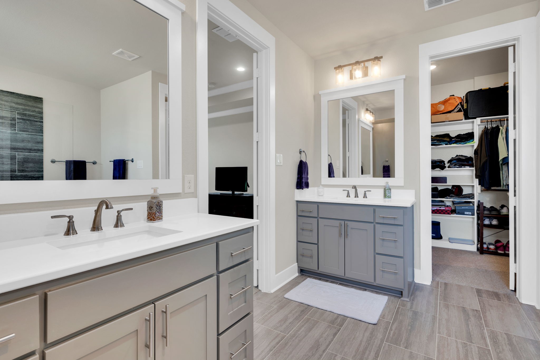 811 San Saba E