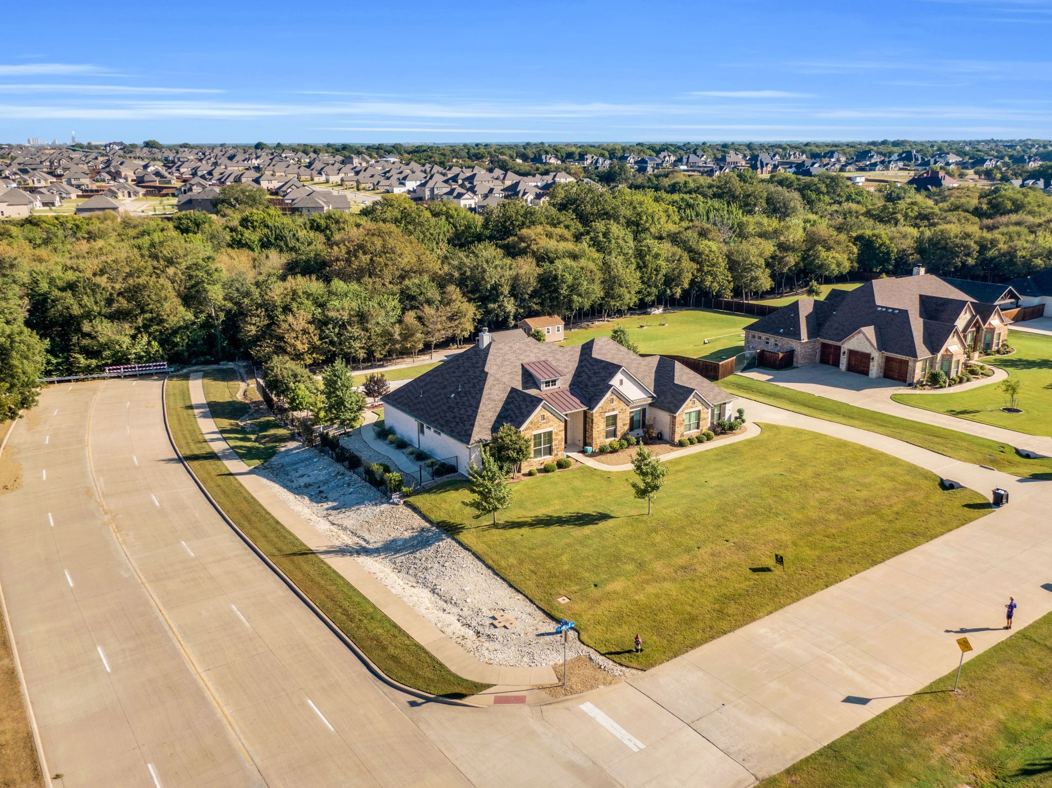 811 San Saba E