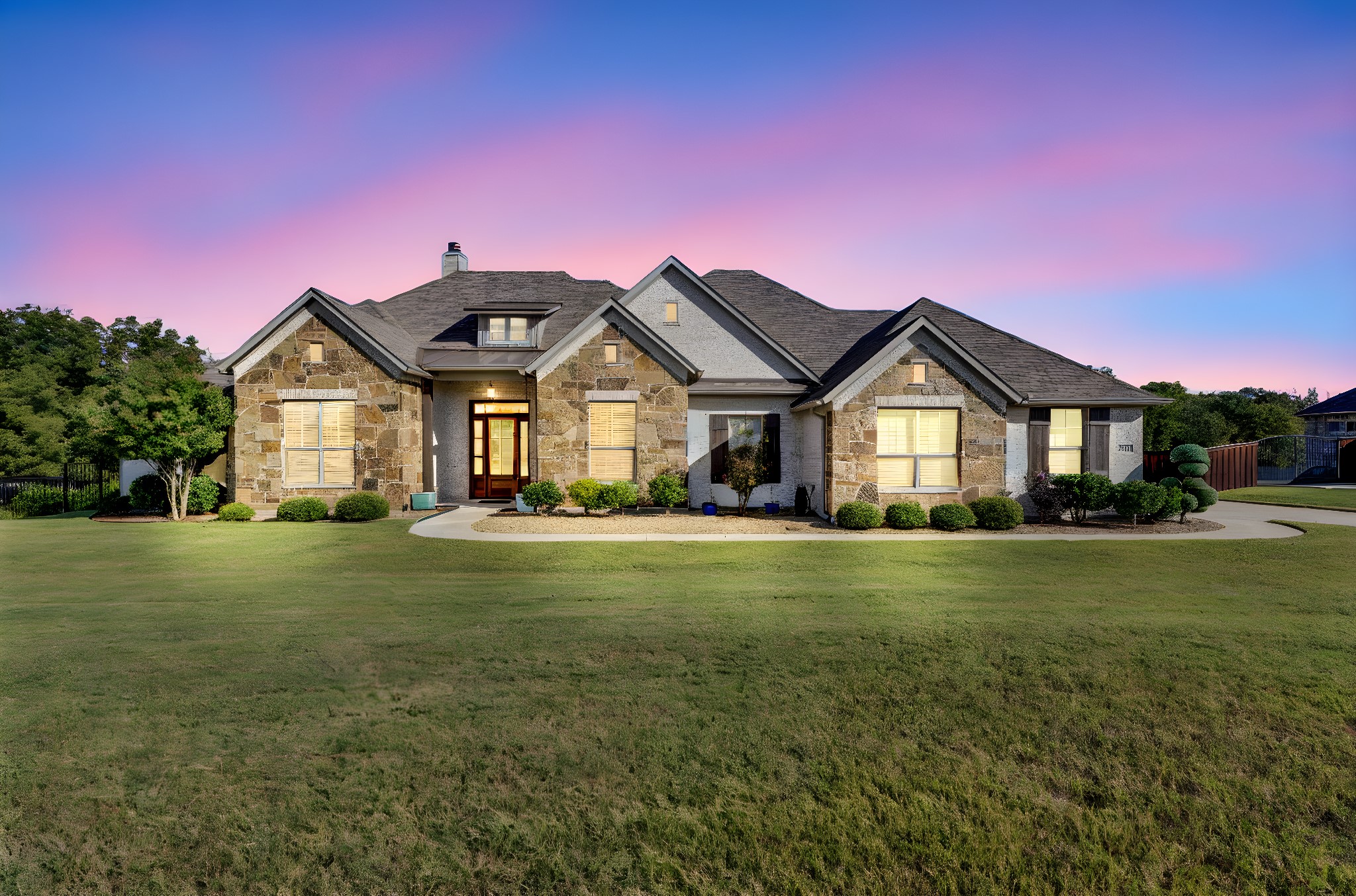 811 San Saba E