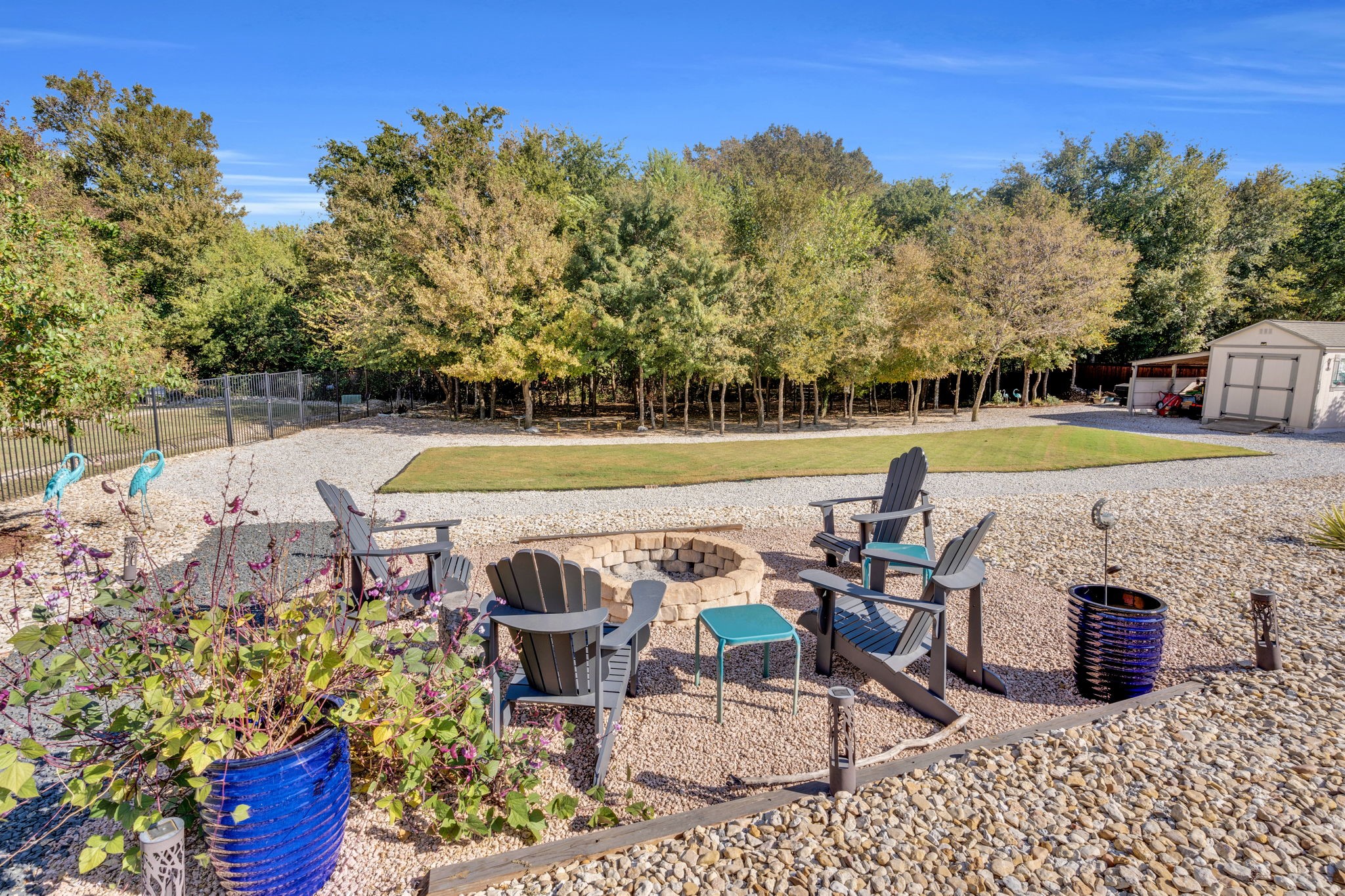 811 San Saba E