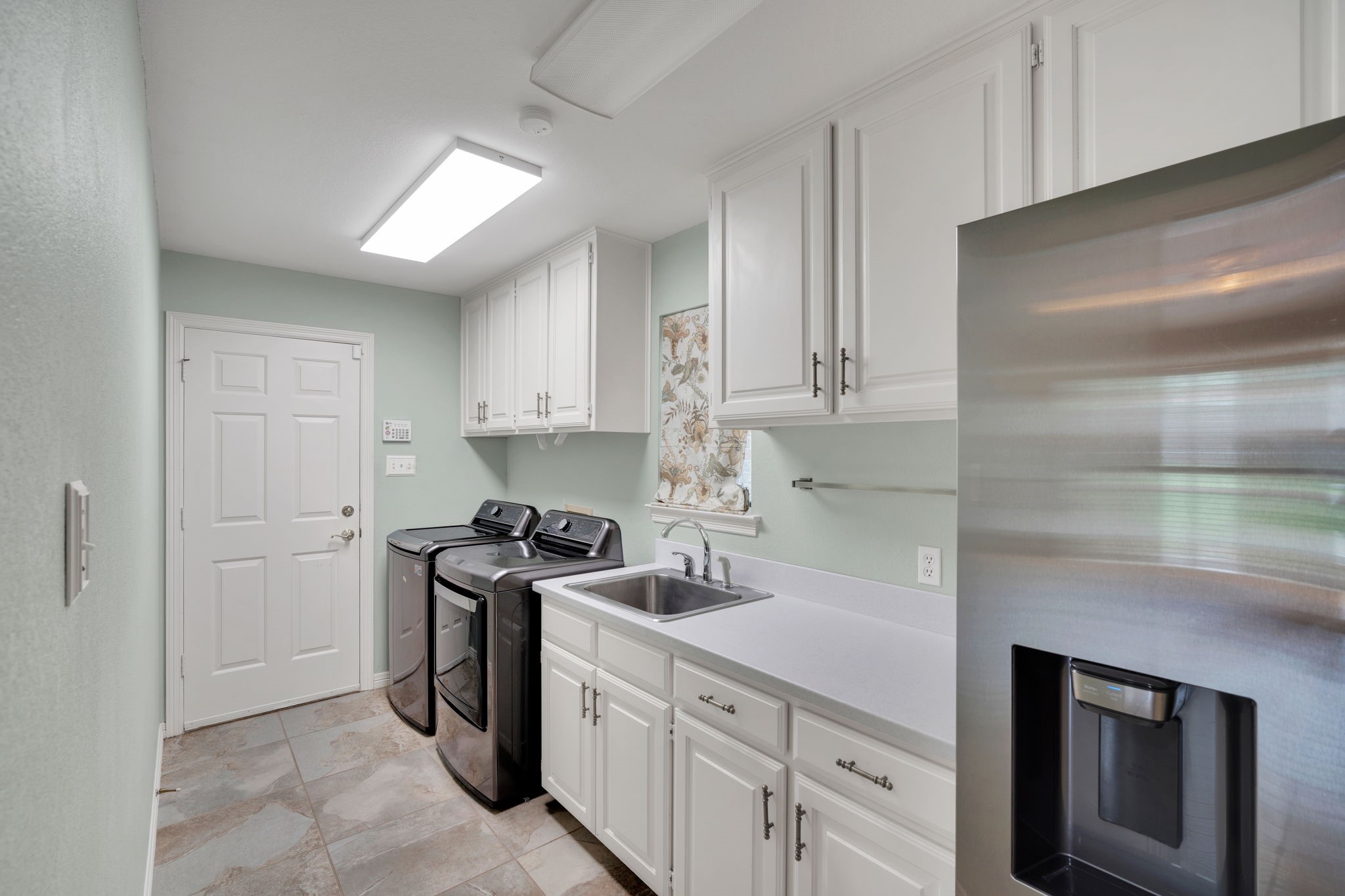 6105 Waterview Drive