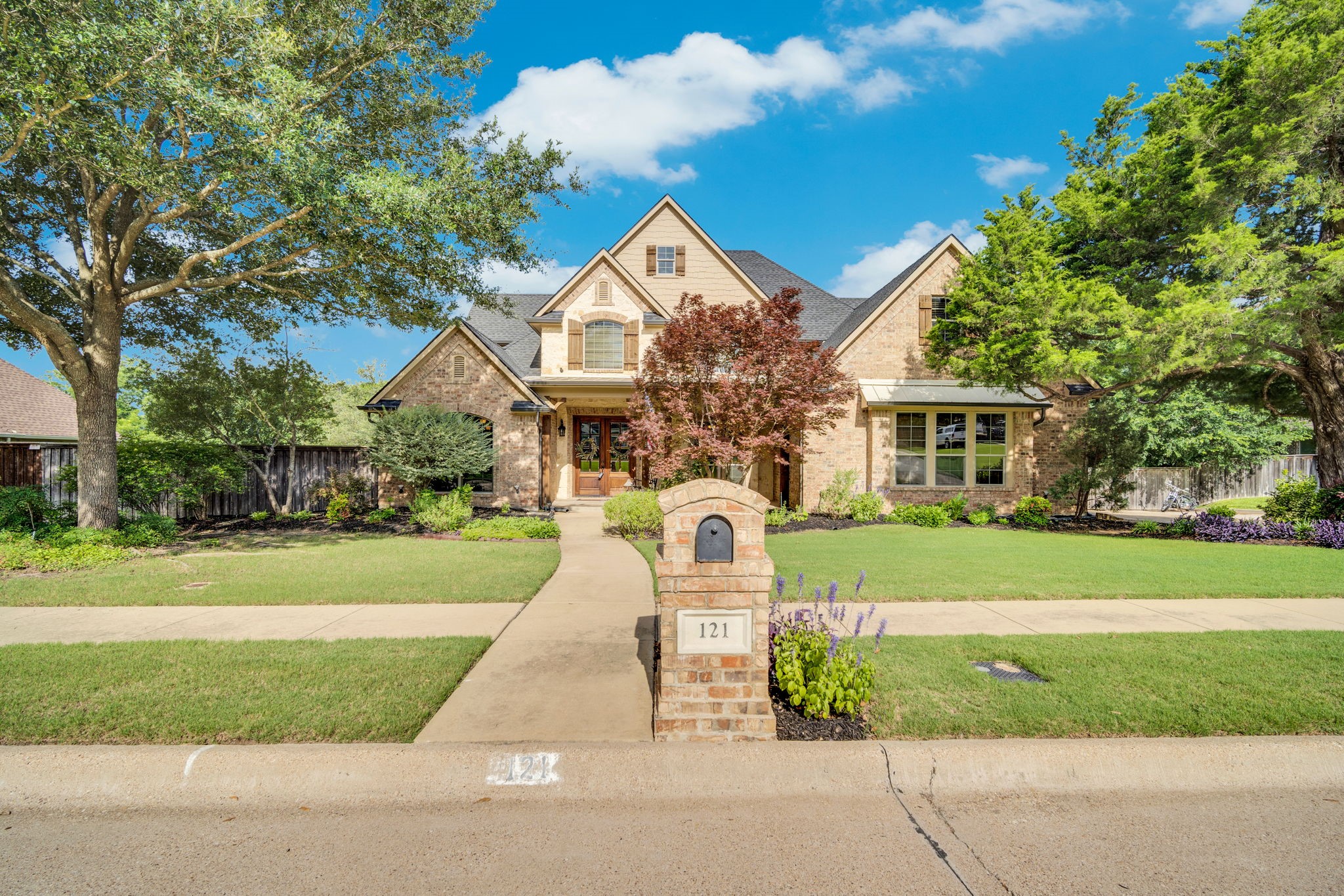 121 Sequoia Court