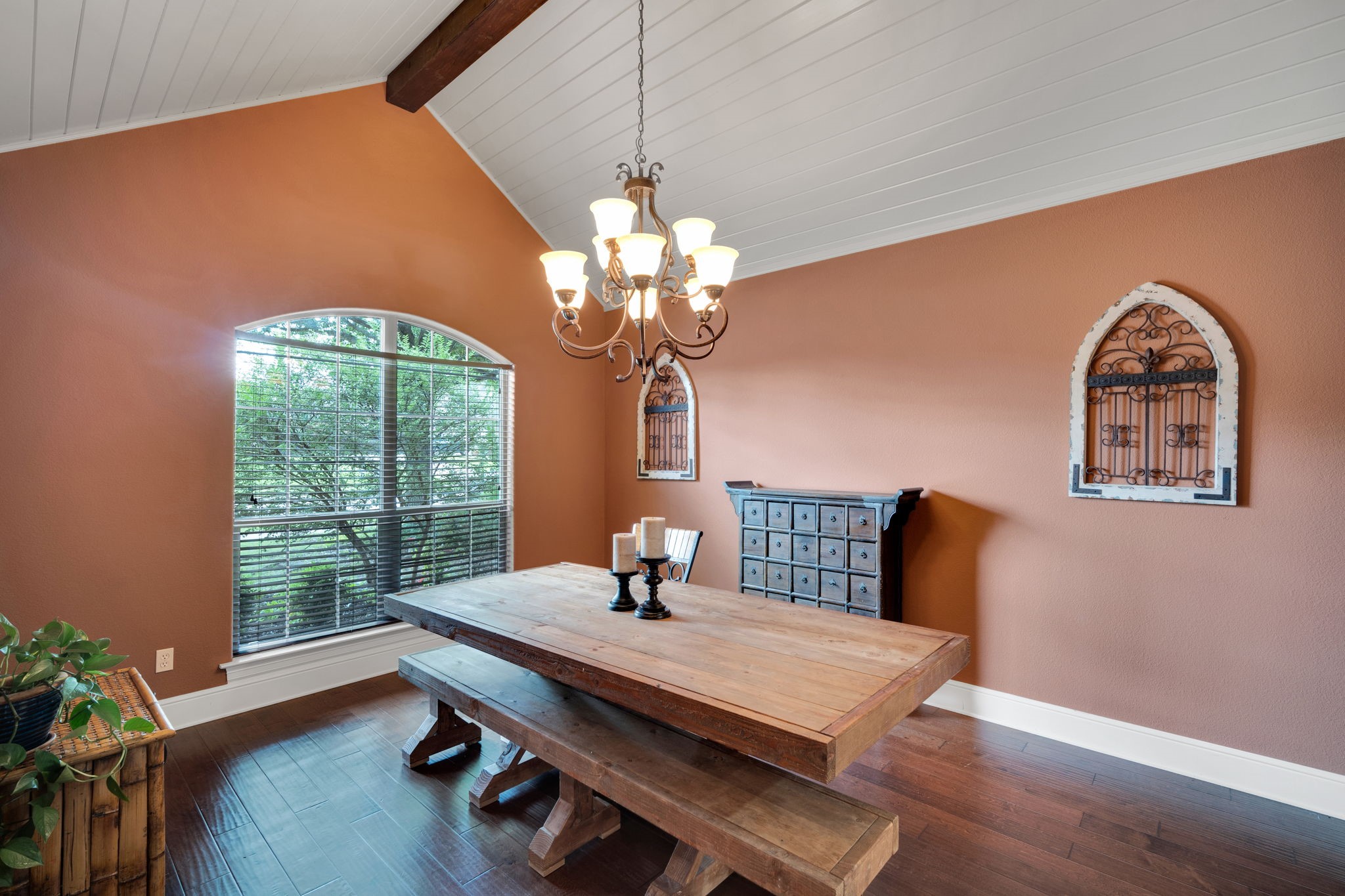 121 Sequoia Court