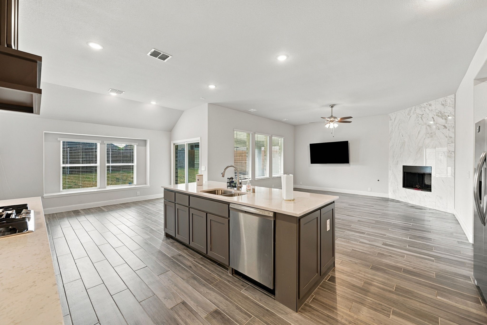 3010 Holland Lane