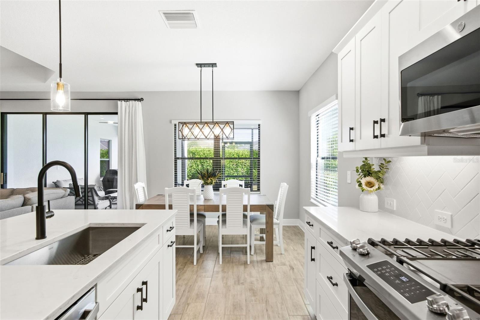 2720 BUTTERFLY JASMINE TRL