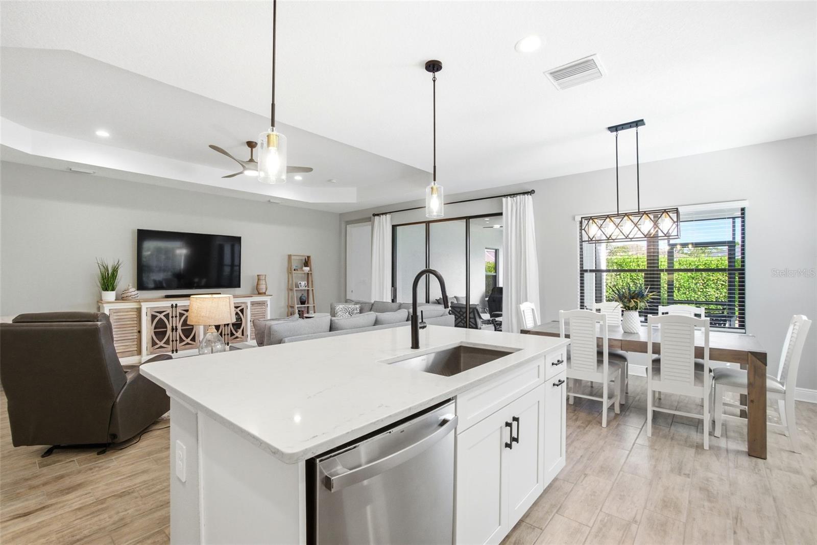 2720 BUTTERFLY JASMINE TRL