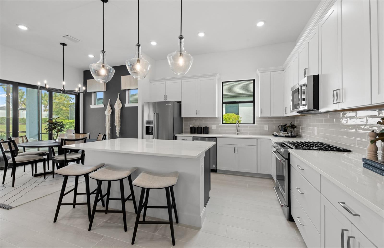 6059 SAWGRASS LAKE CT
