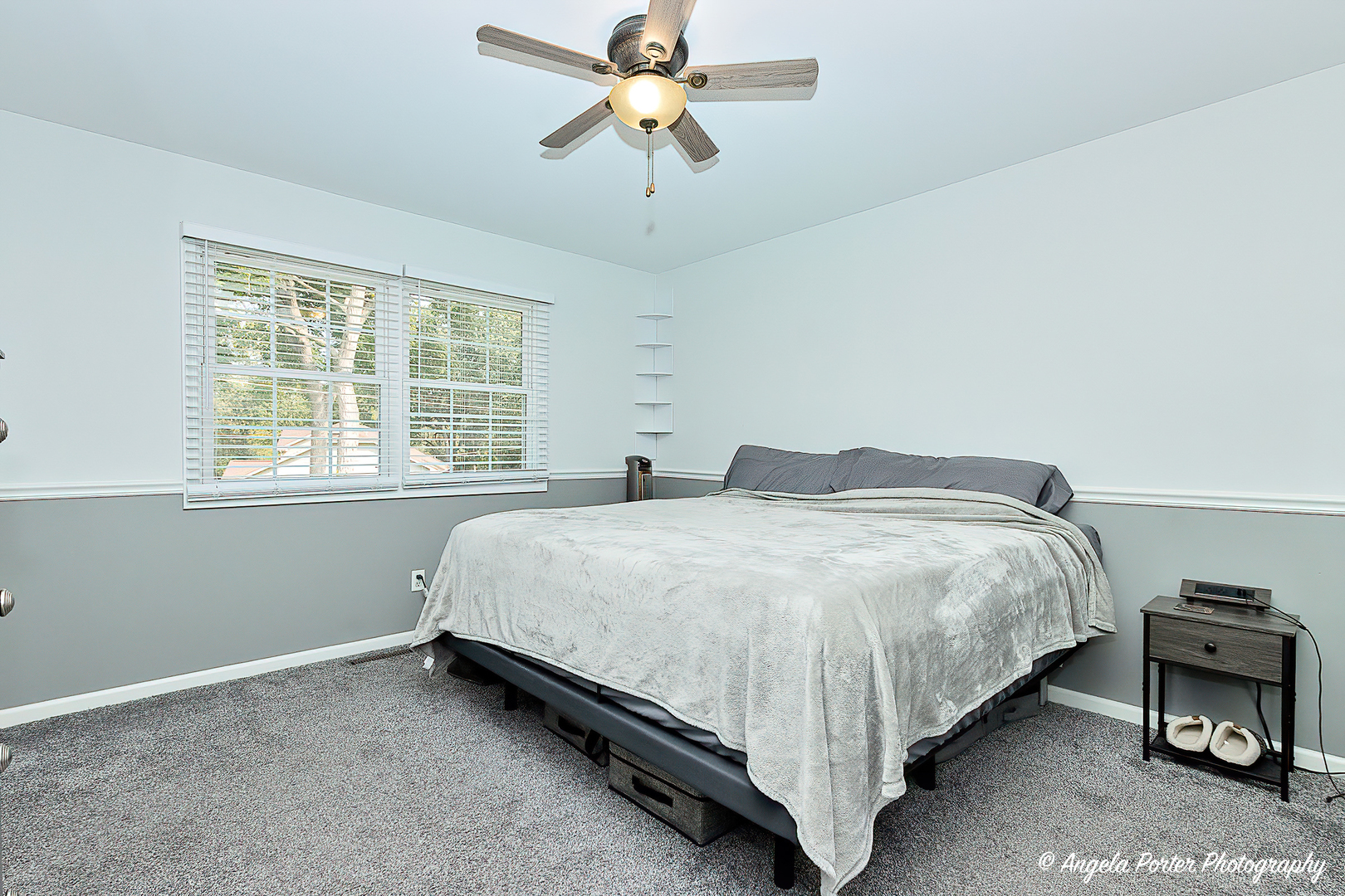 1614 W Oakleaf Drive
