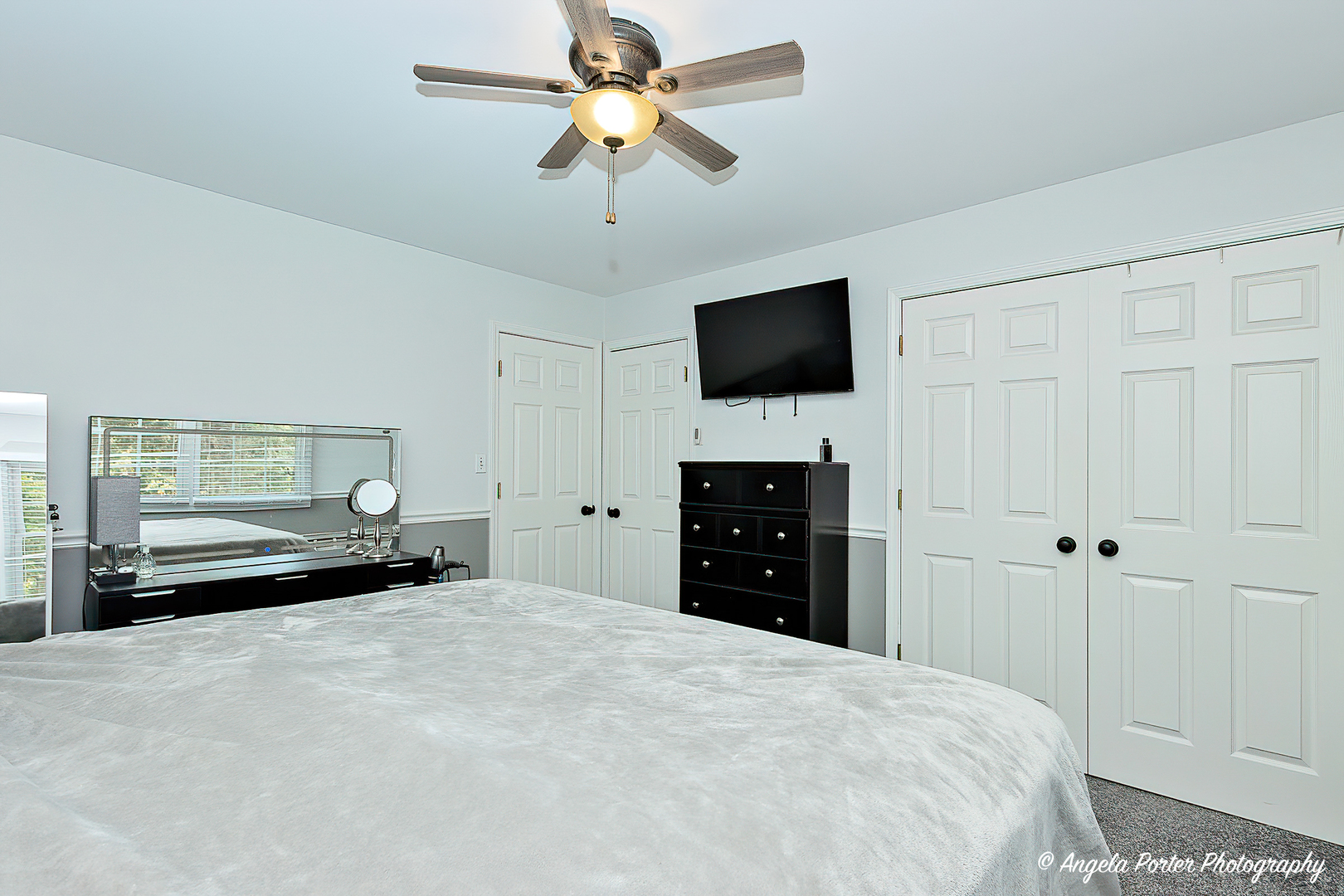 1614 W Oakleaf Drive
