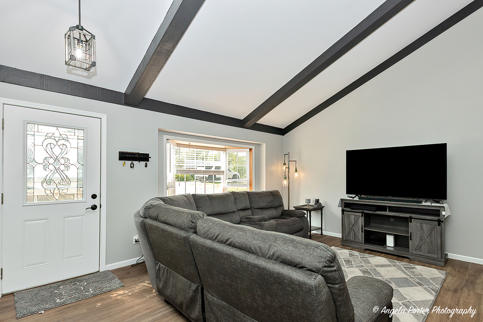 1614 W Oakleaf Drive