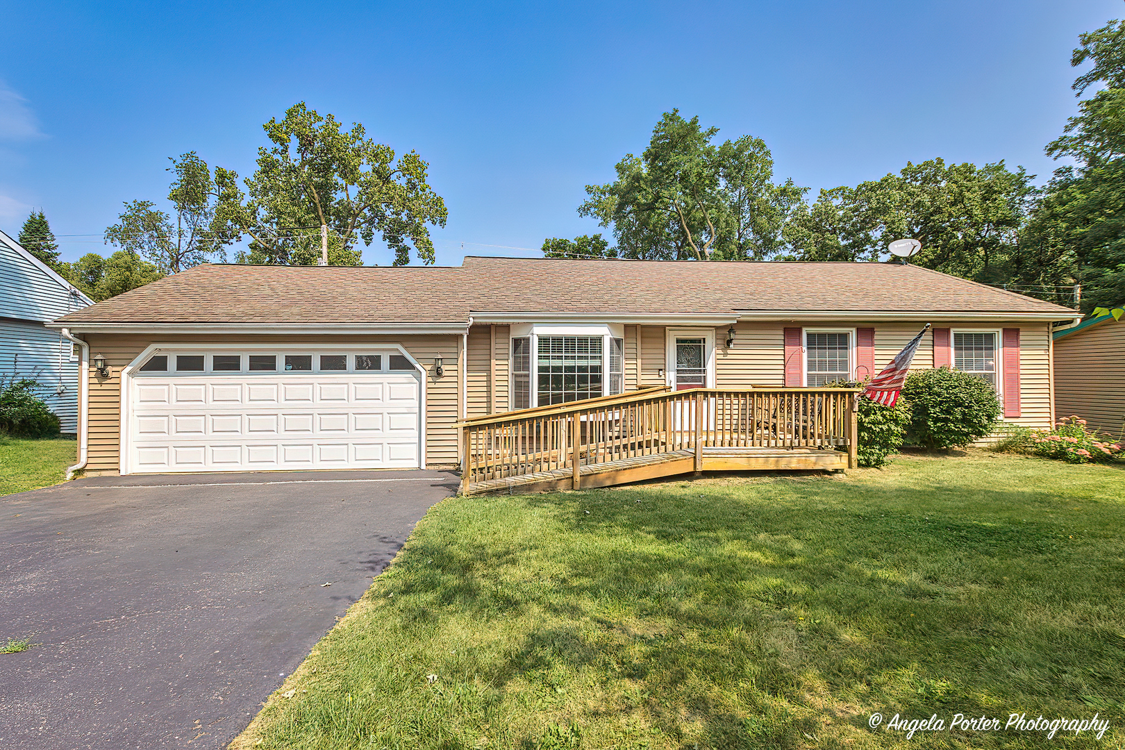 1614 W Oakleaf Drive