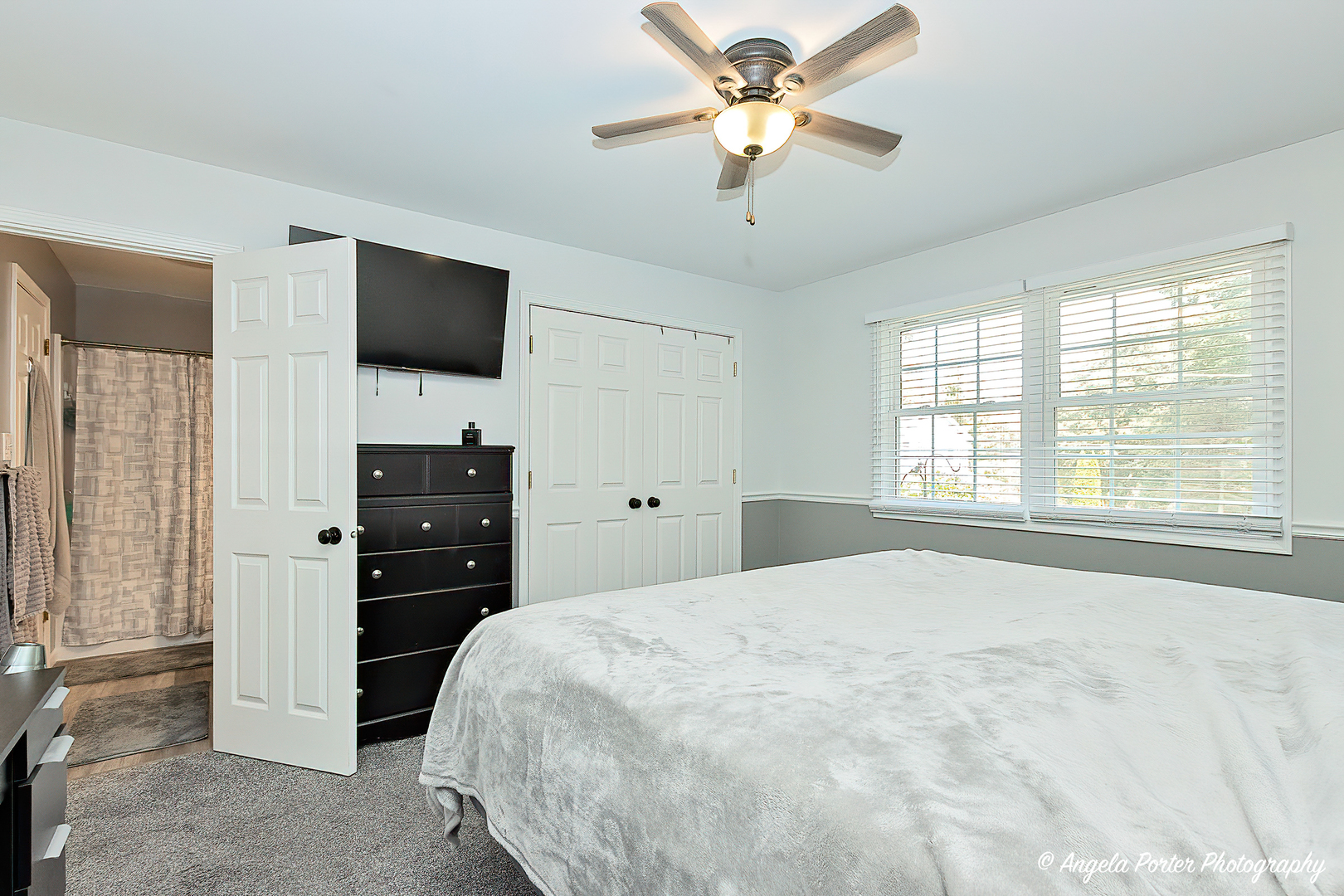 1614 W Oakleaf Drive