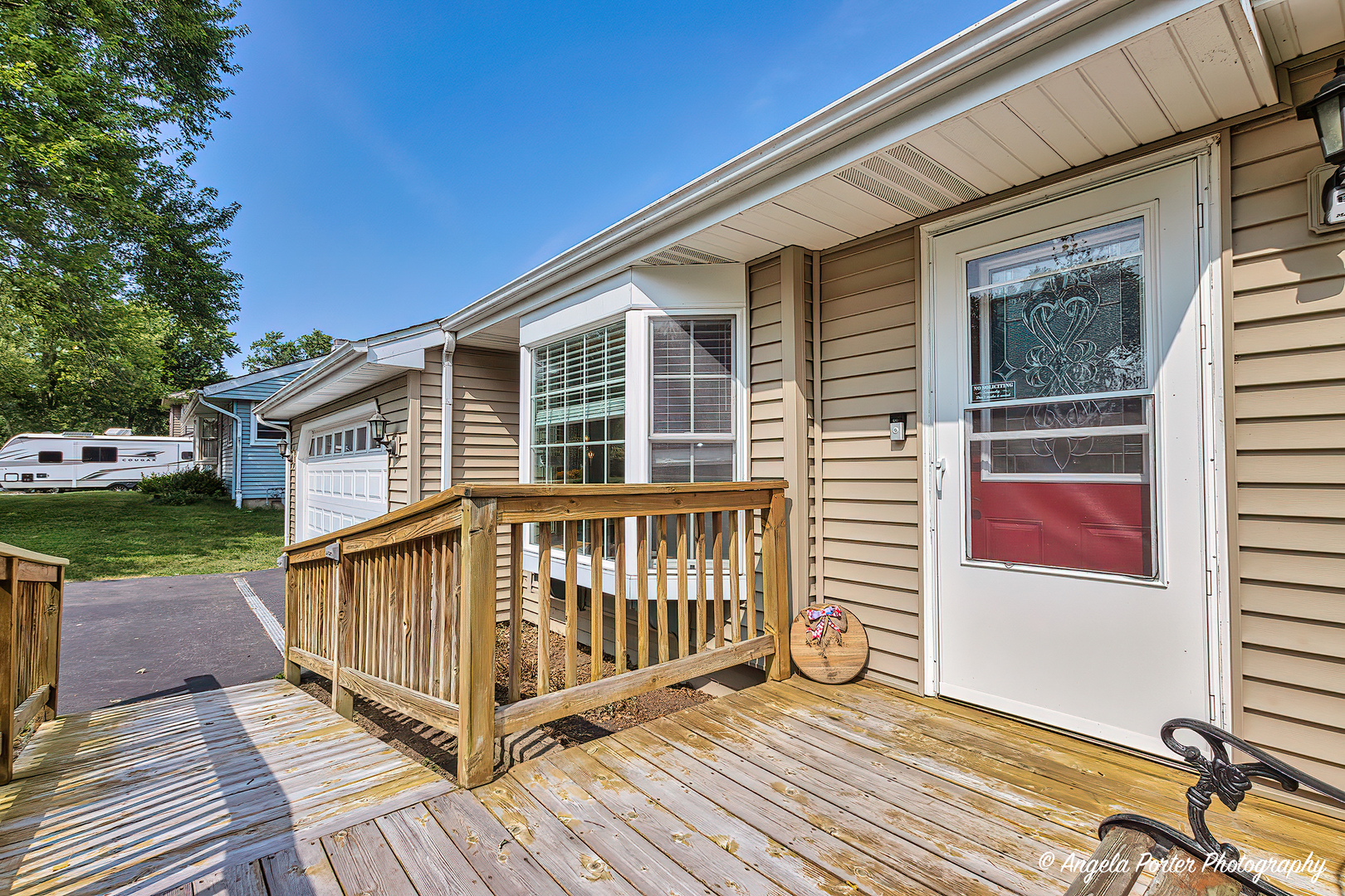 1614 W Oakleaf Drive