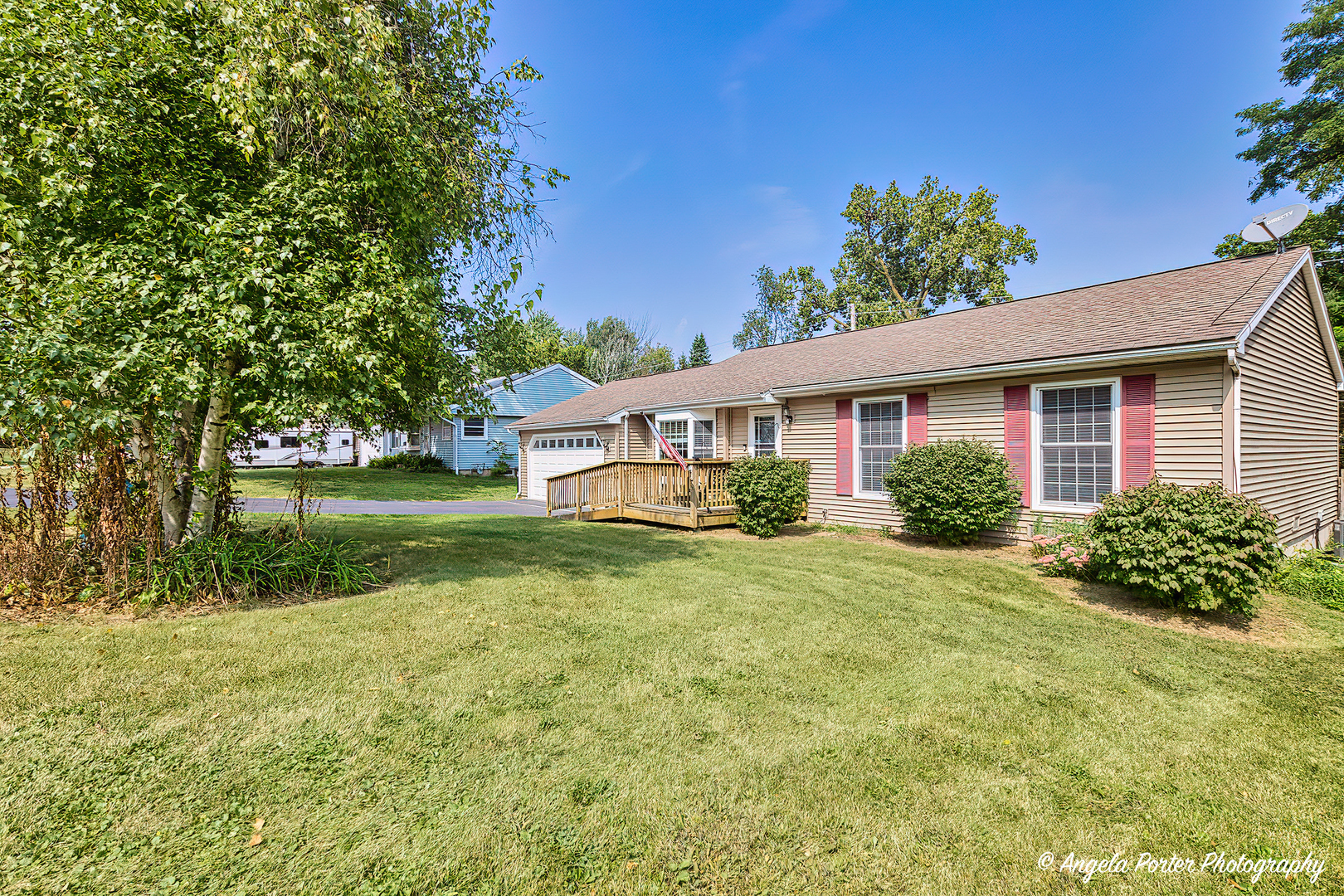1614 W Oakleaf Drive