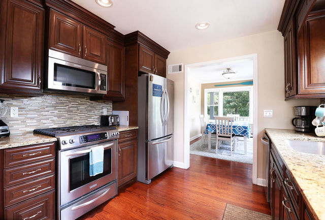 100 E Grand Avenue