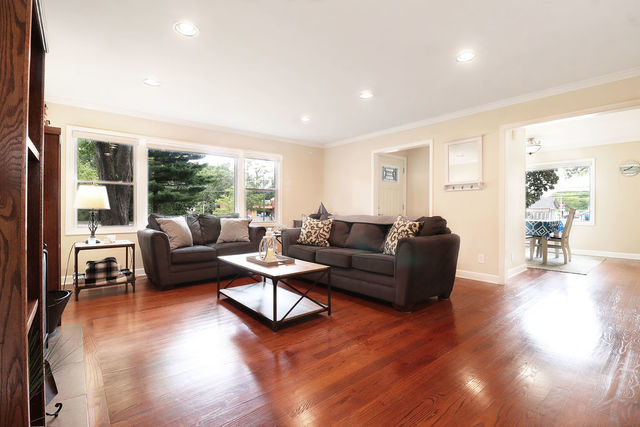 100 E Grand Avenue