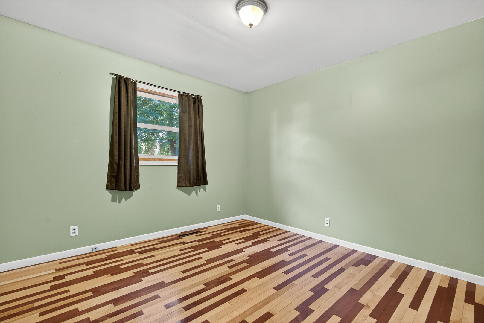 5111 Wonder Woods Drive