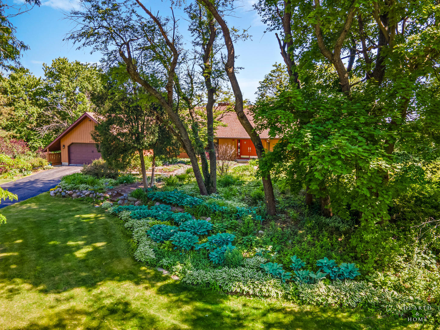 8929 ROBIN HILL ROAD Drive