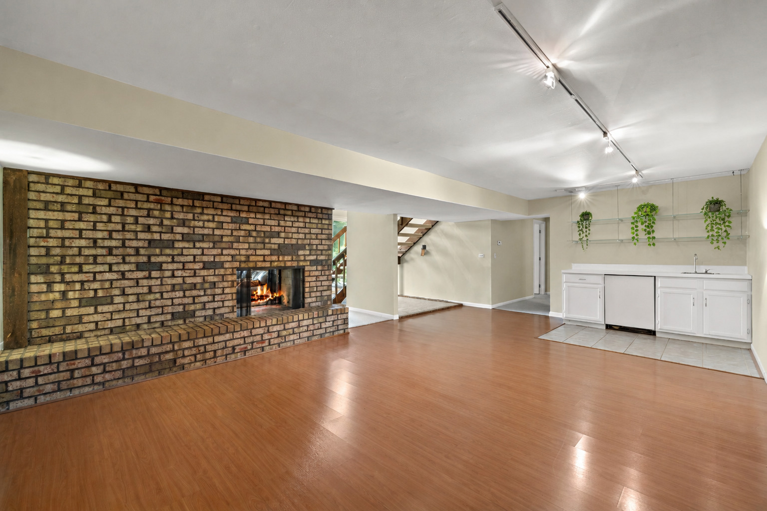 8929 ROBIN HILL ROAD Drive