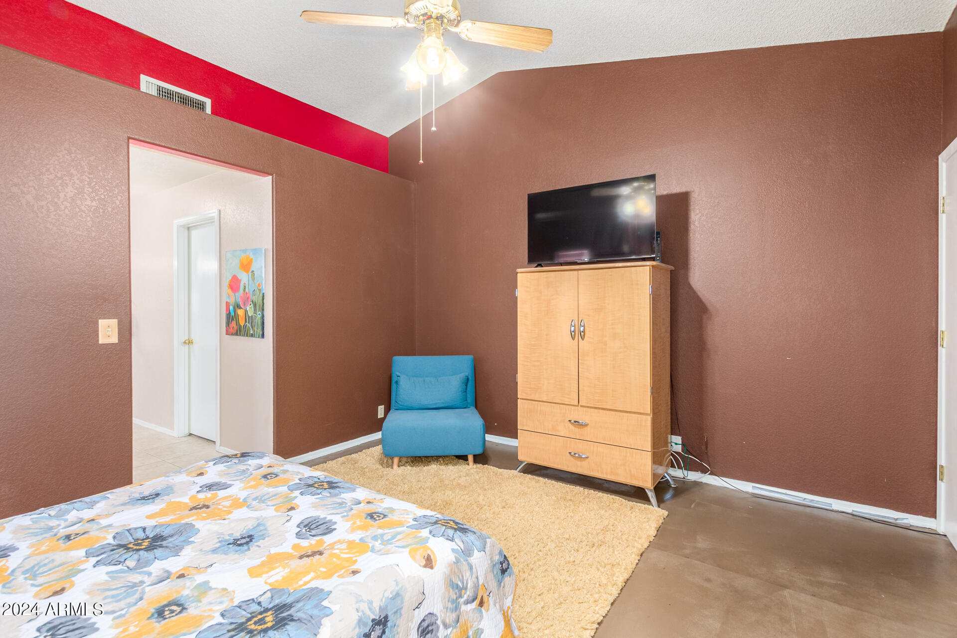 3002 E TOPEKA Drive