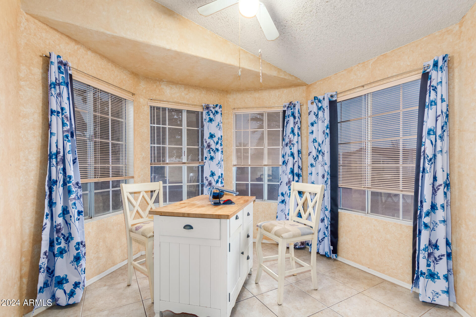 3002 E TOPEKA Drive