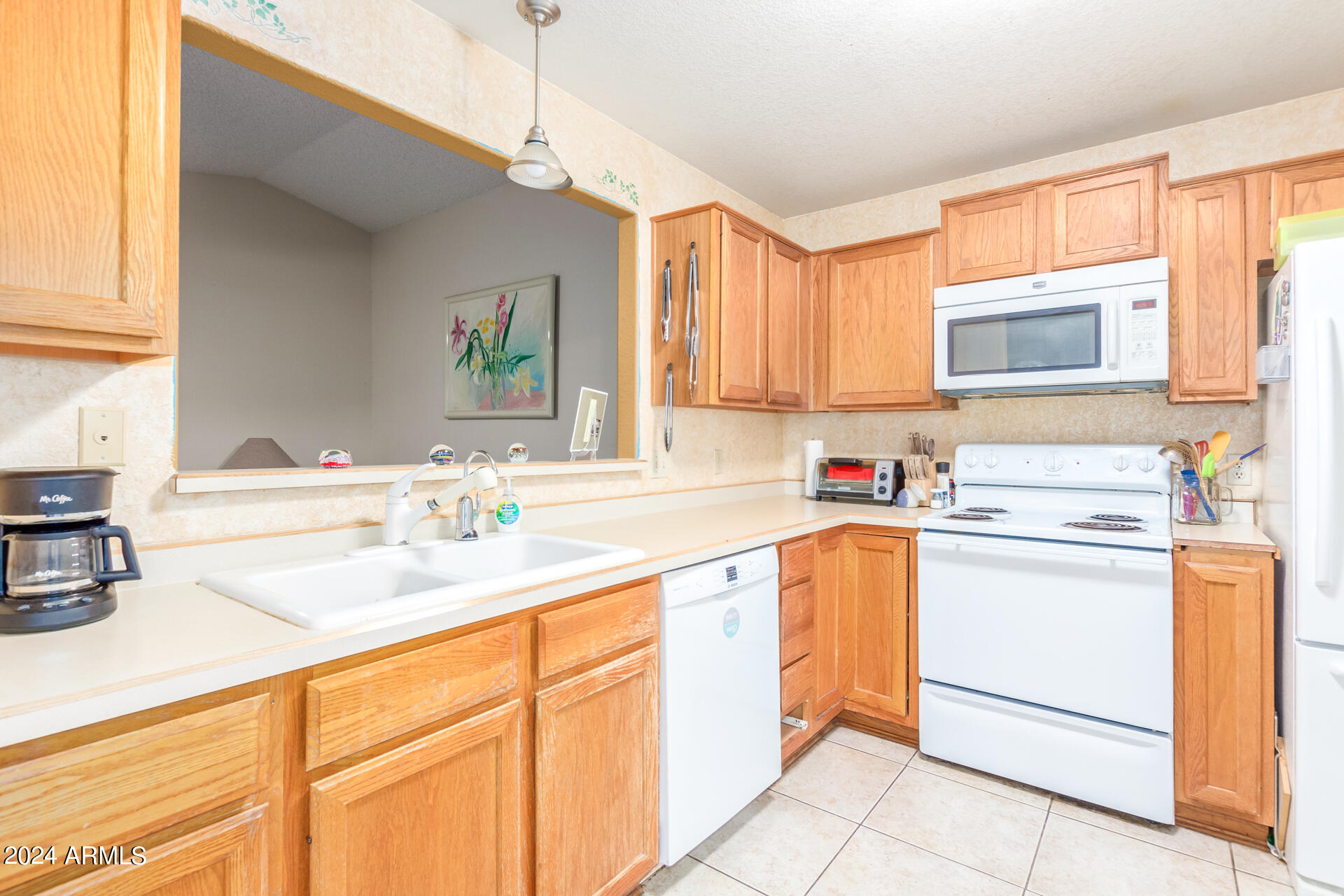 3002 E TOPEKA Drive