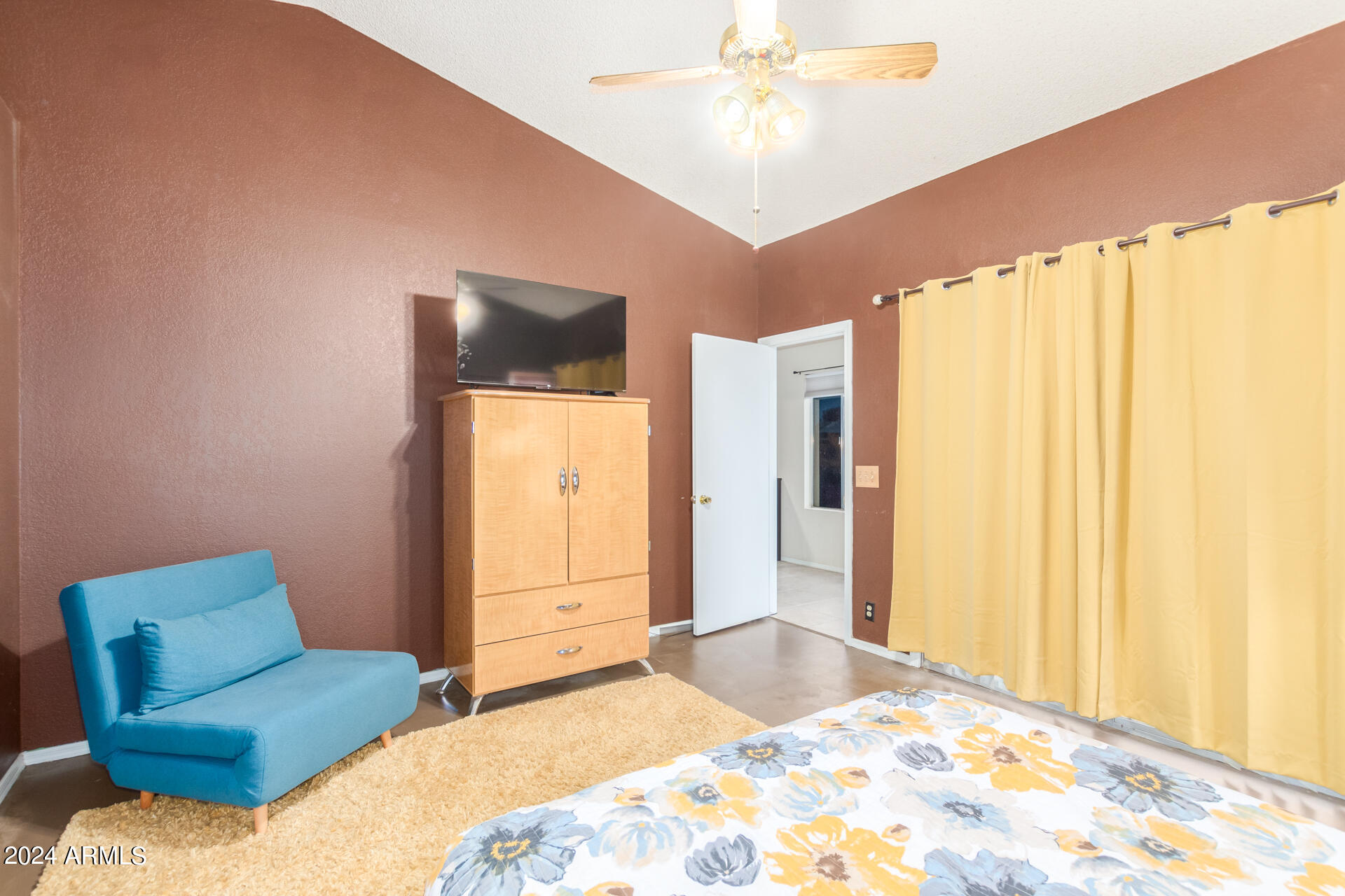 3002 E TOPEKA Drive