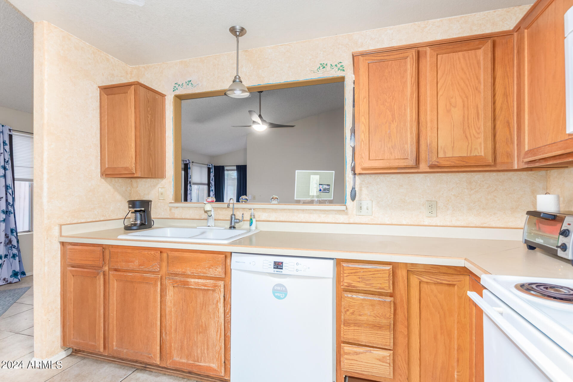 3002 E TOPEKA Drive
