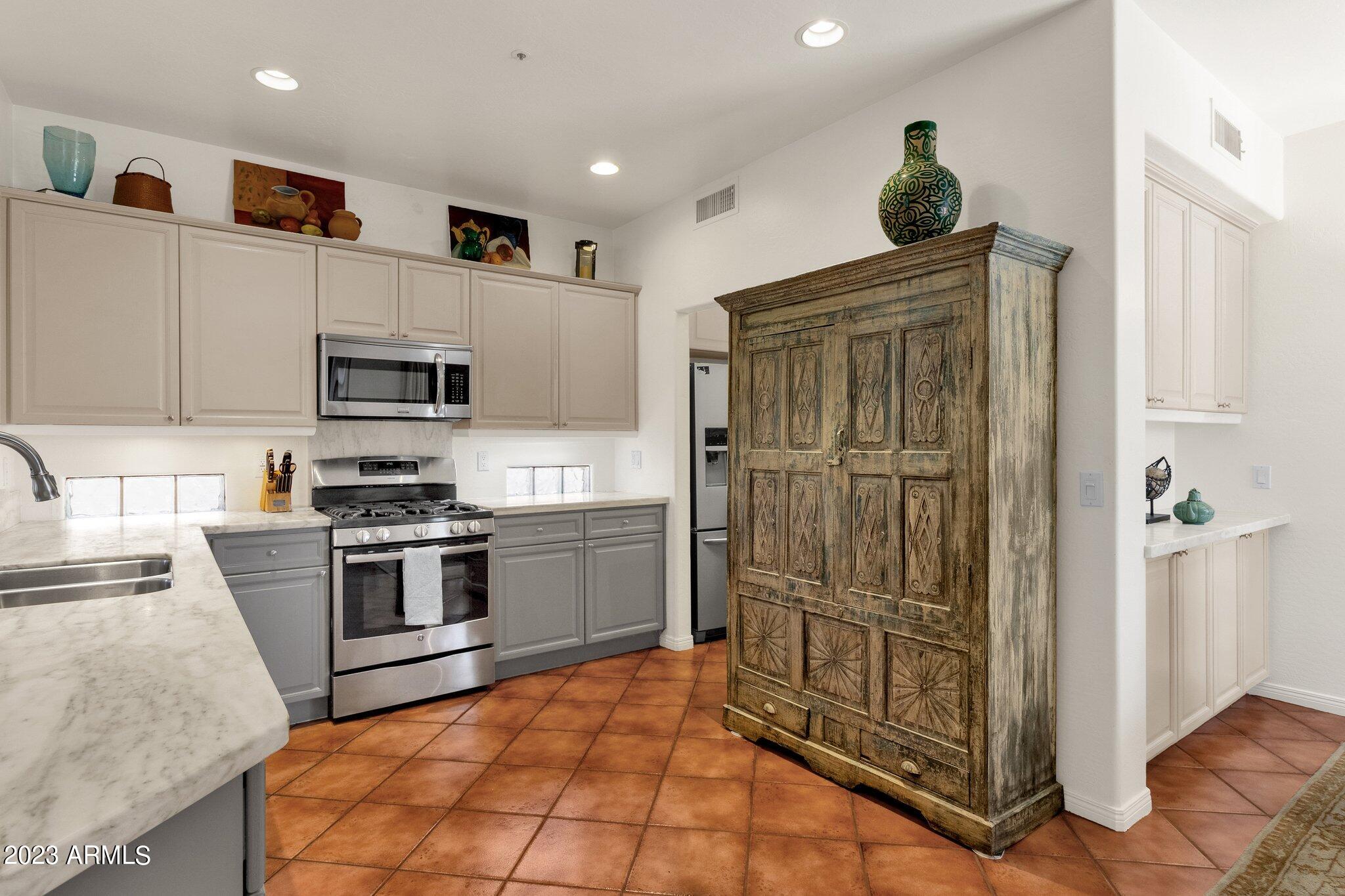 7114 E ALOE VERA Drive