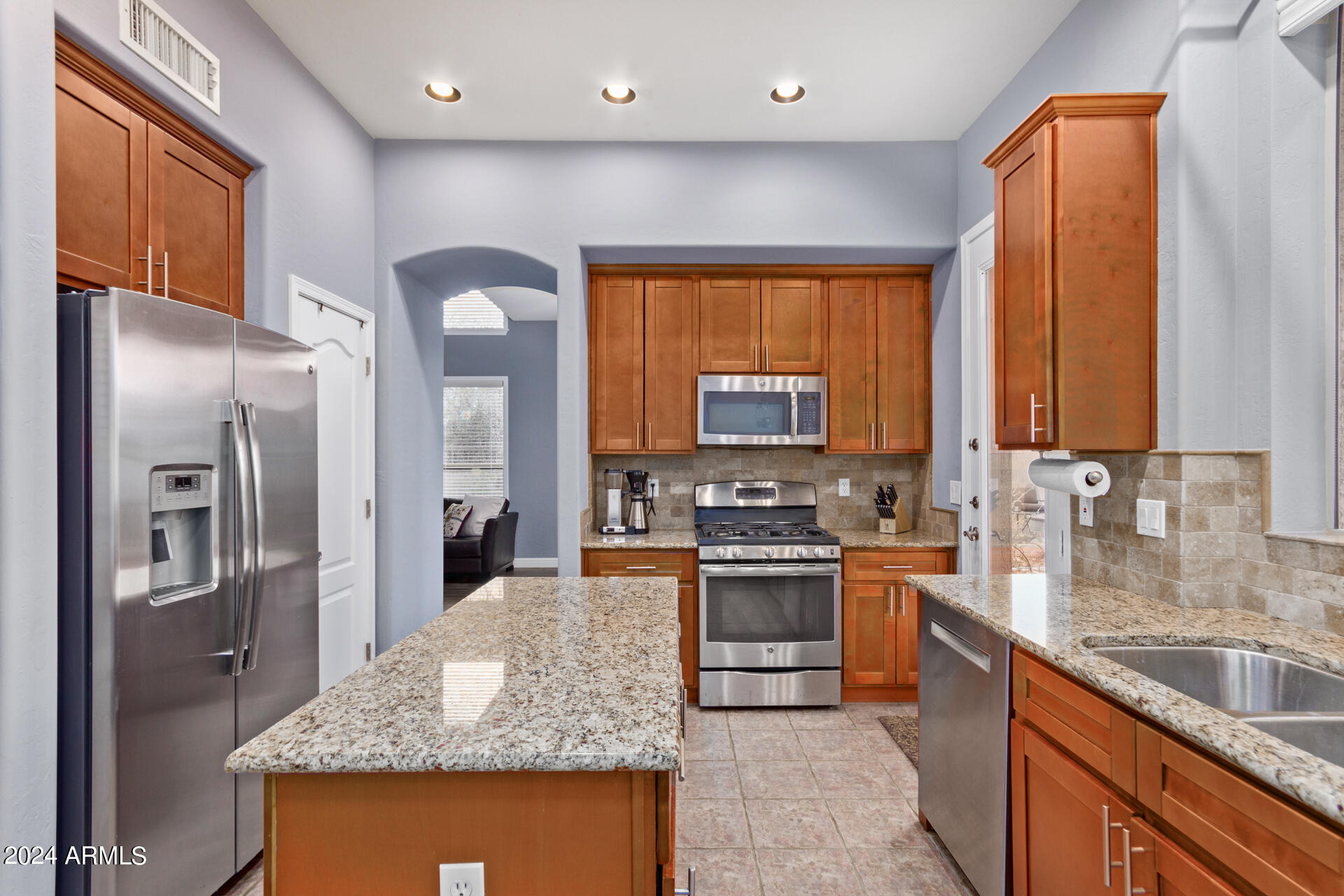 7611 E ROLAND Circle