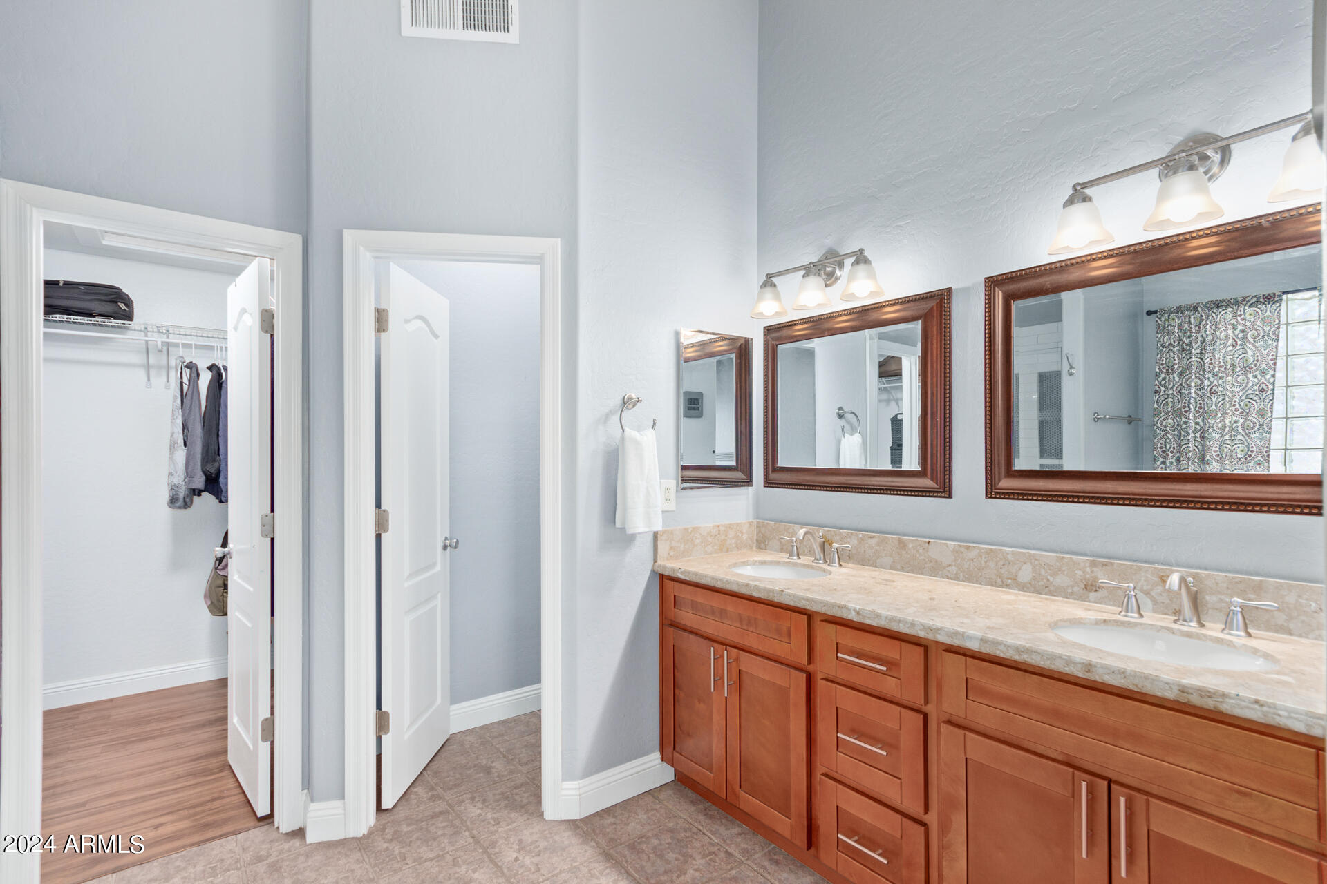 7611 E ROLAND Circle