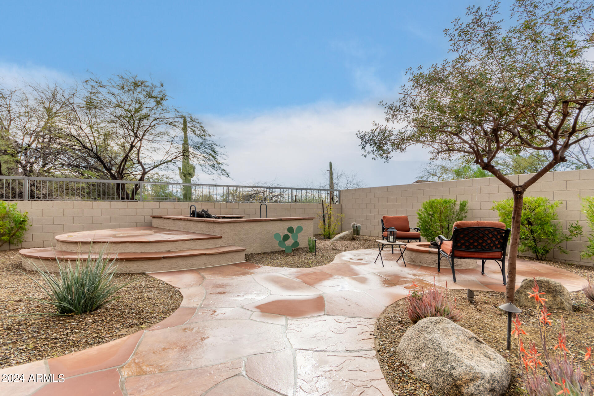 7611 E ROLAND Circle