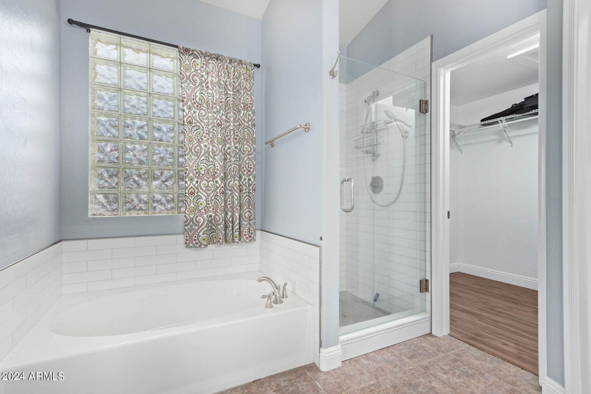 7611 E ROLAND Circle