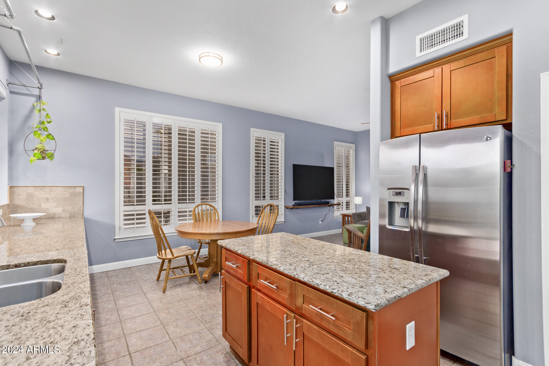 7611 E ROLAND Circle