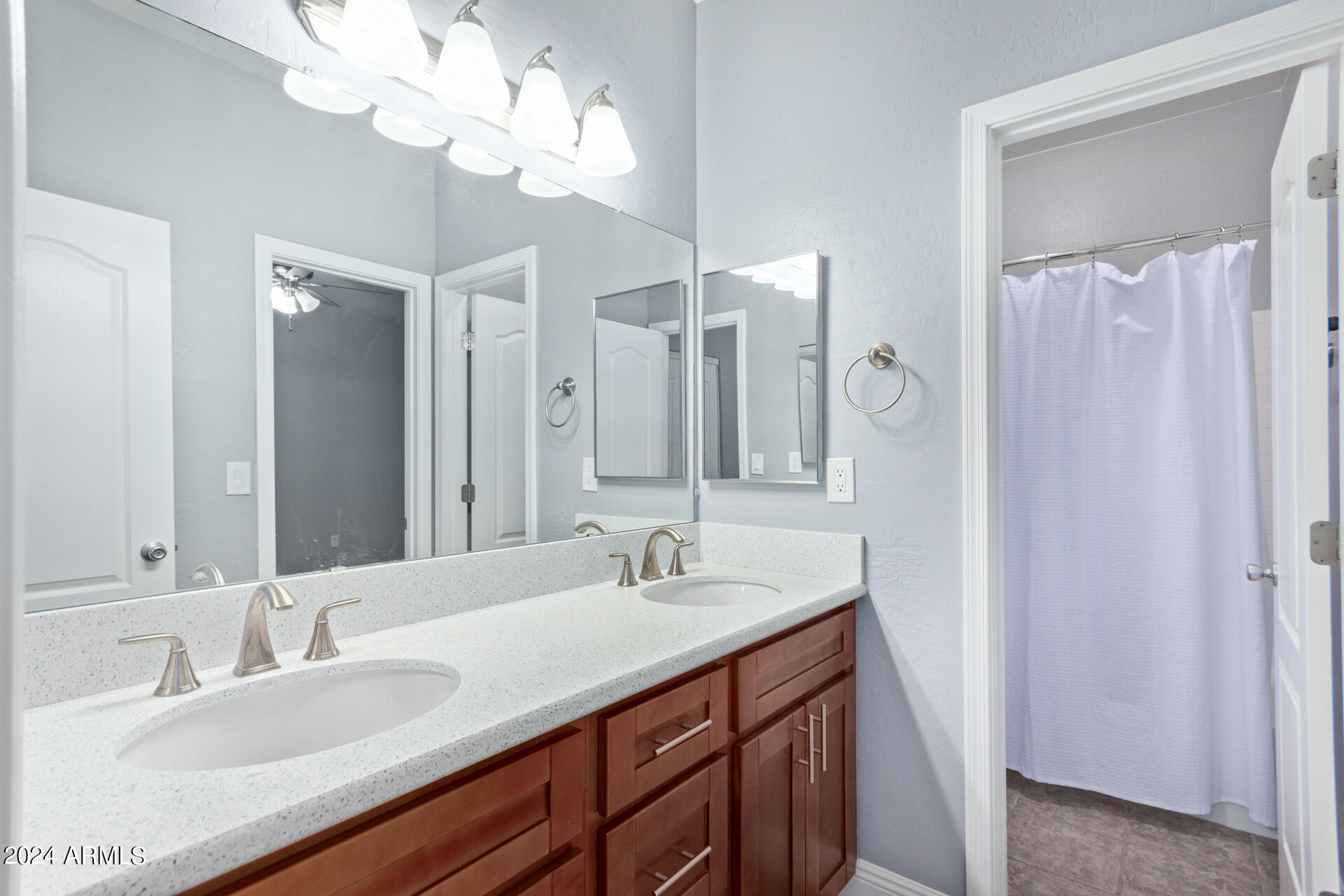 7611 E ROLAND Circle