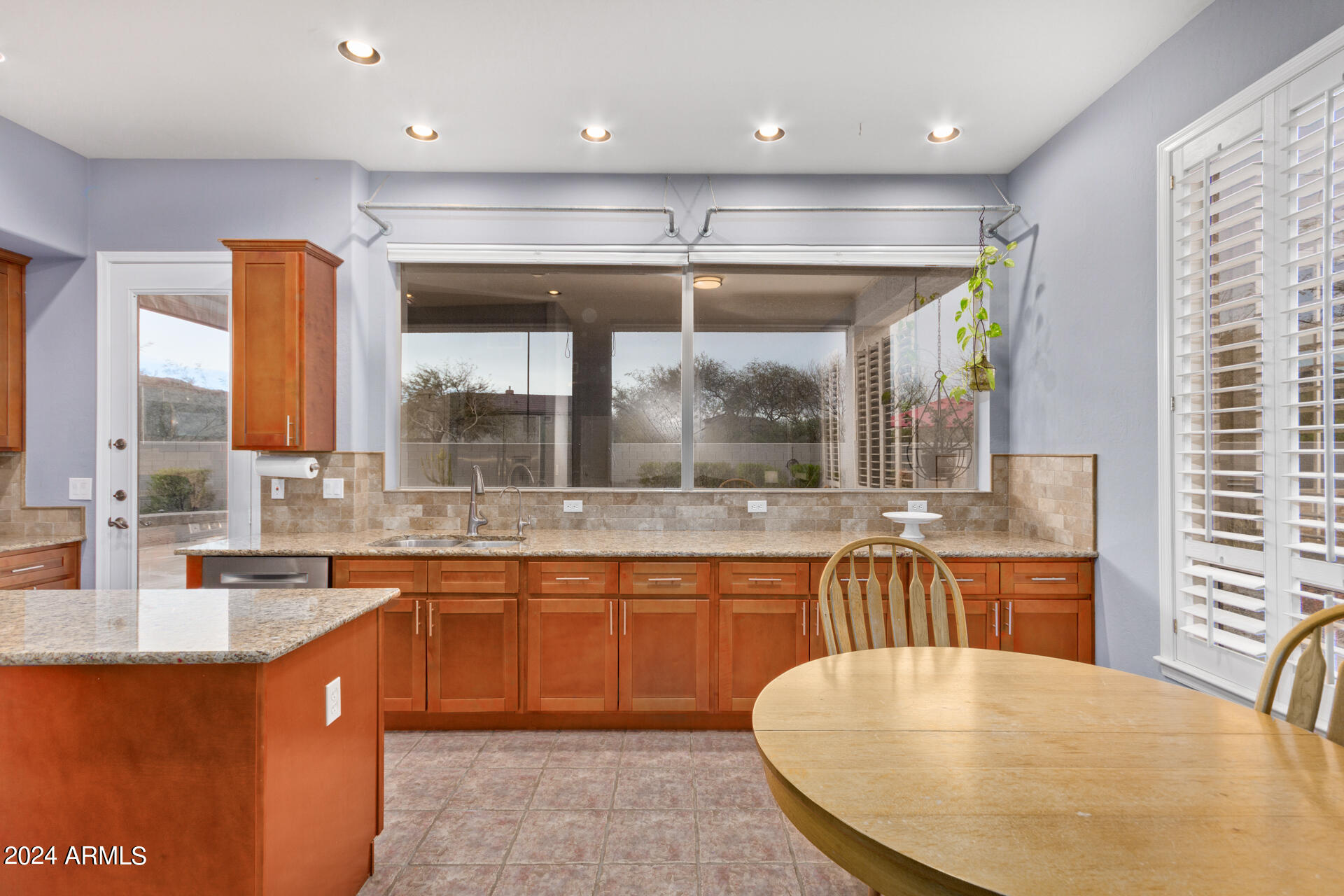 7611 E ROLAND Circle