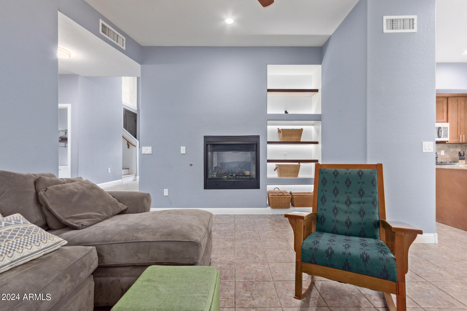 7611 E ROLAND Circle