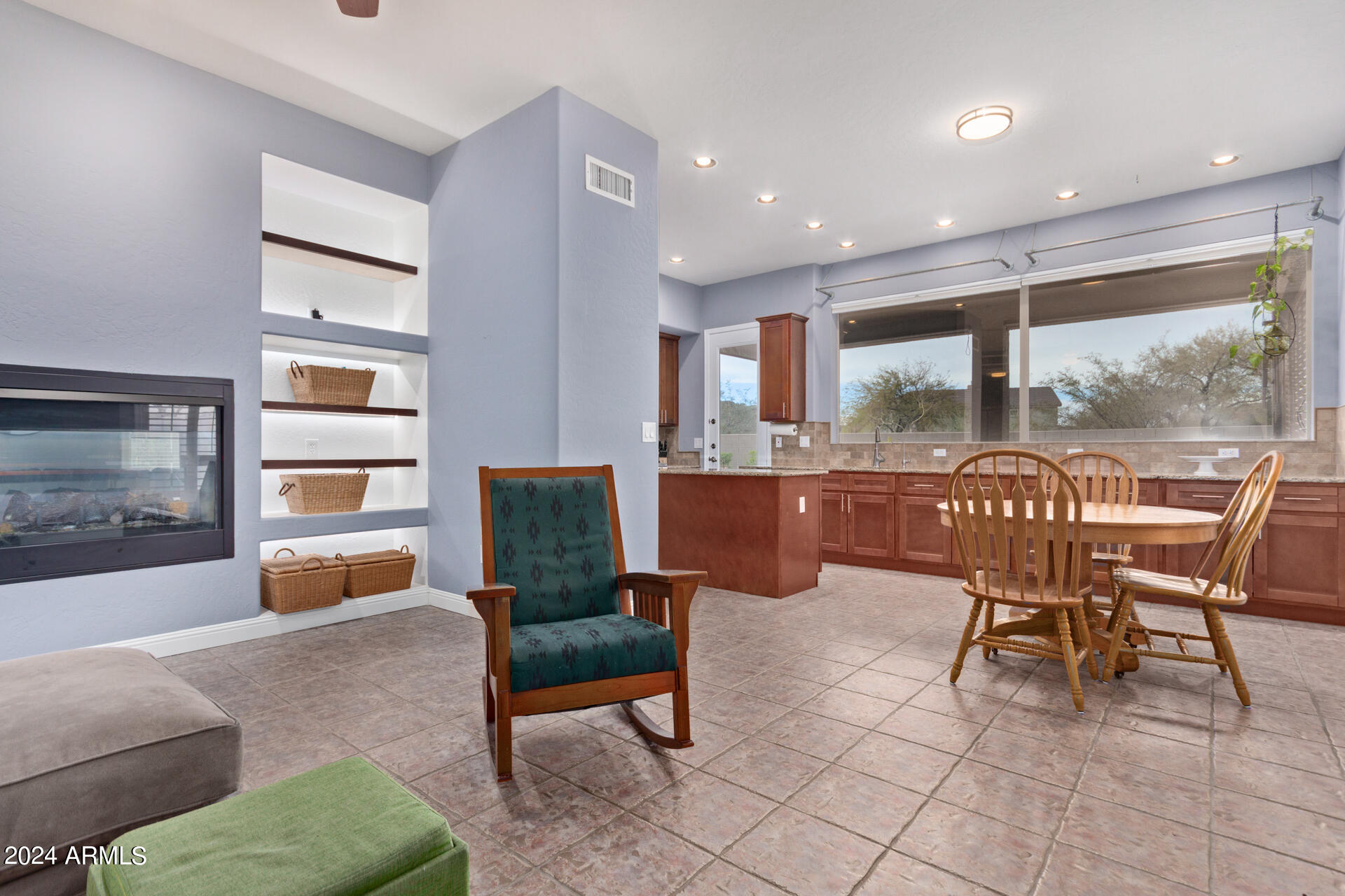 7611 E ROLAND Circle