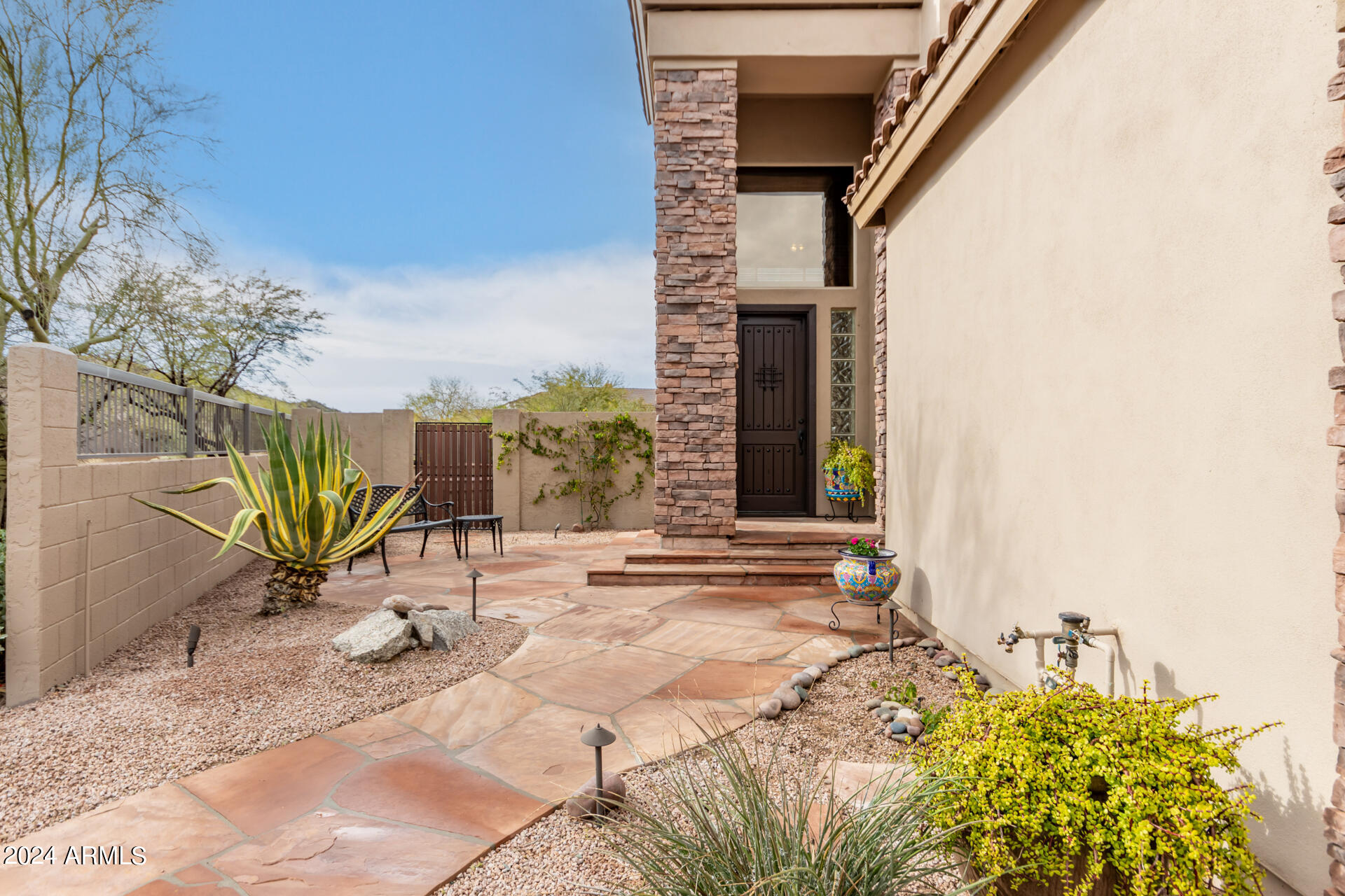 7611 E ROLAND Circle