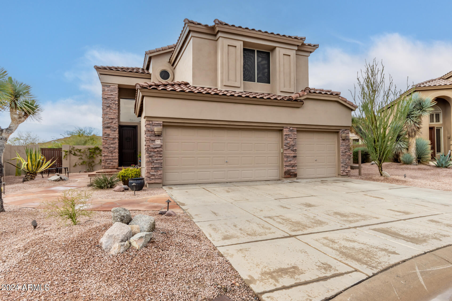 7611 E ROLAND Circle