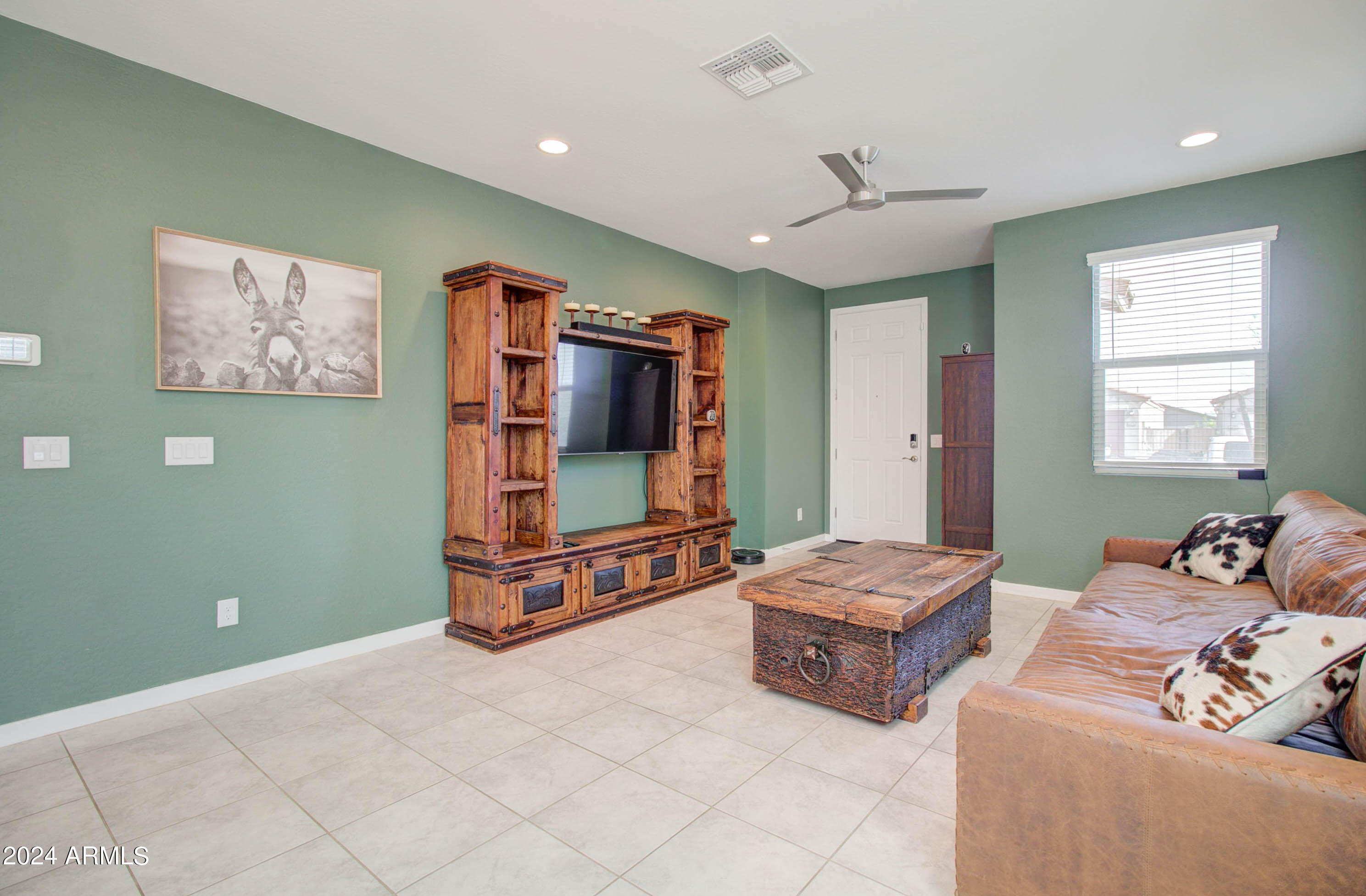4611 W GREENLEAF Drive