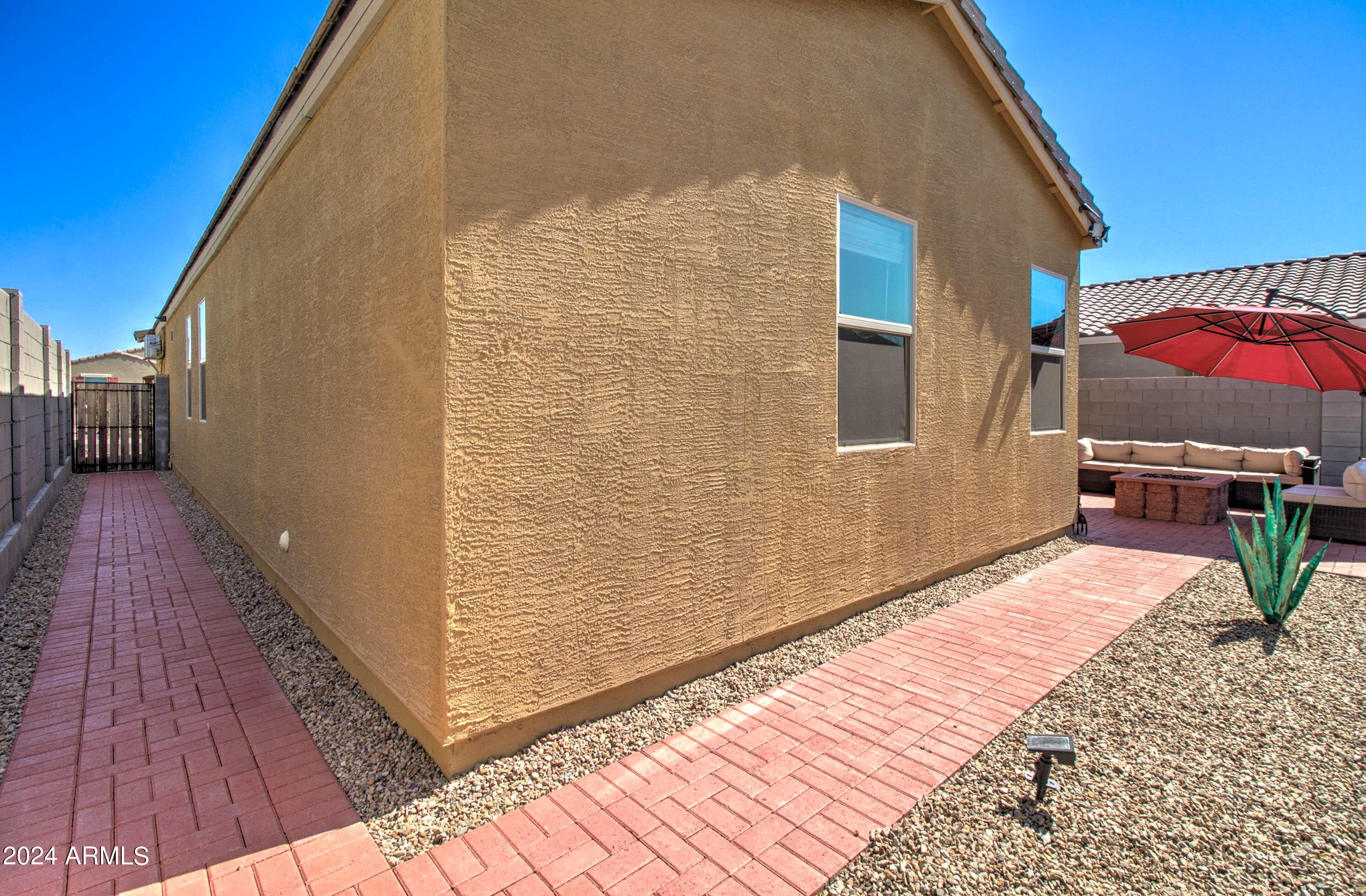 4611 W GREENLEAF Drive